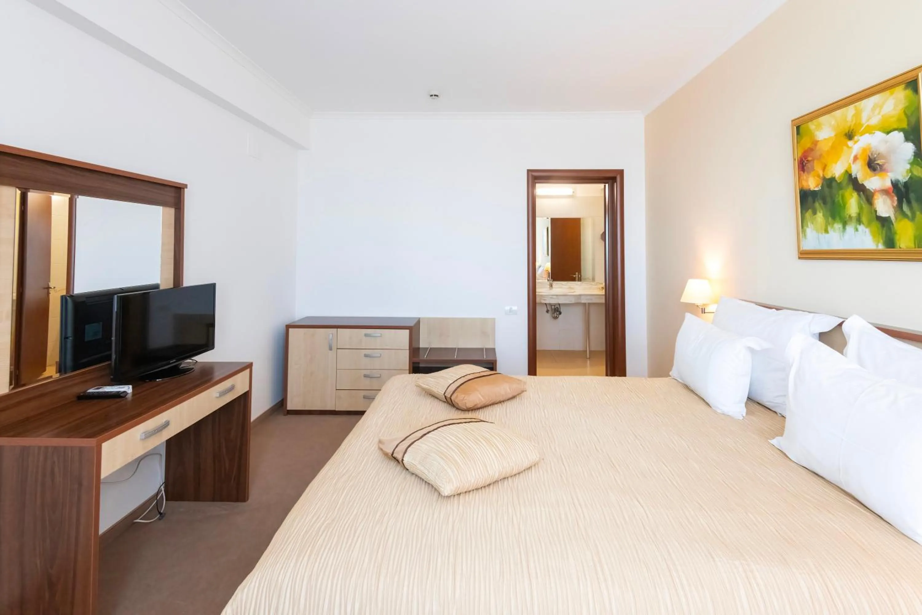 Bedroom, Bed in Hotel Saturn