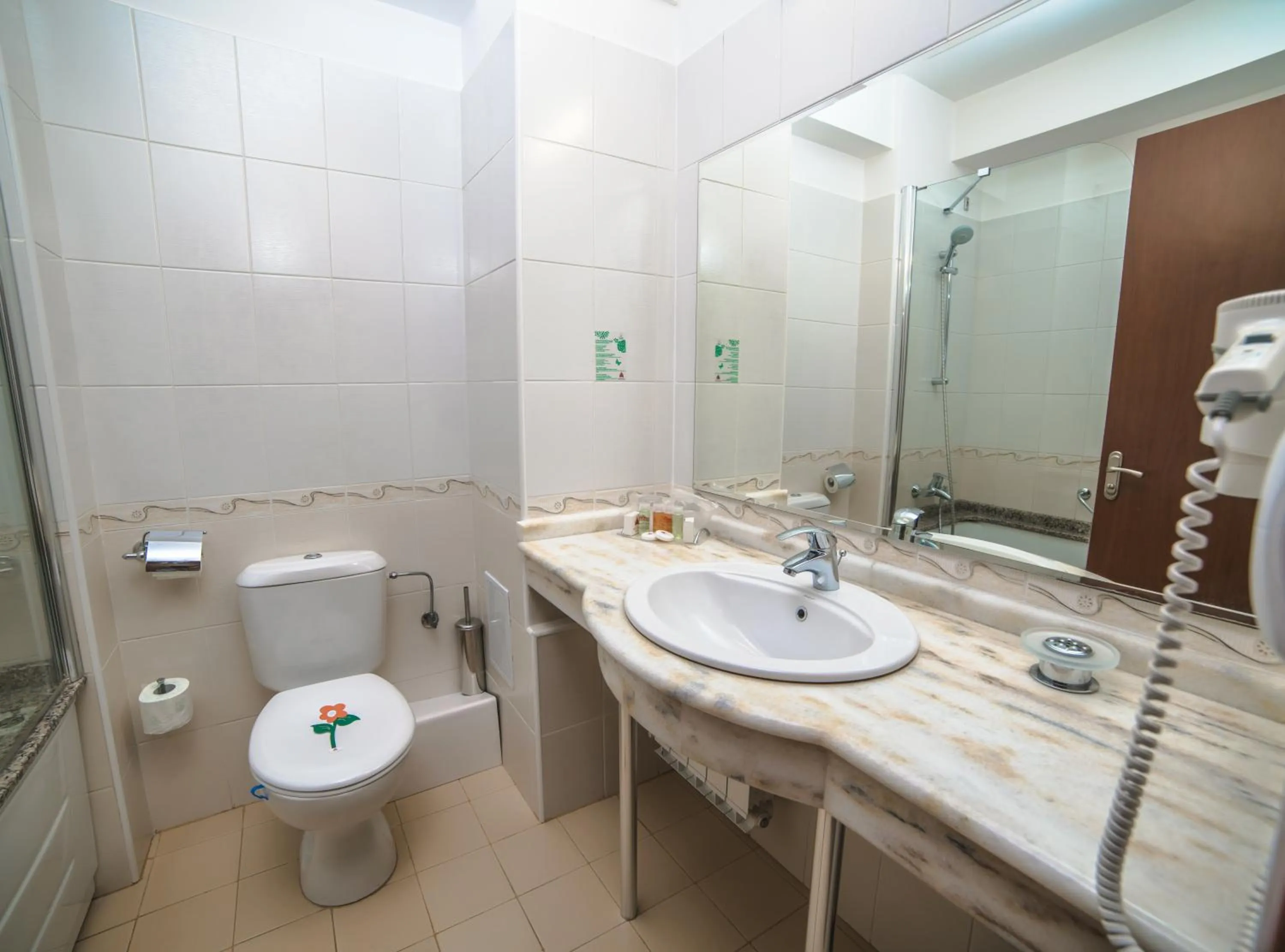 Toilet in Hotel Saturn