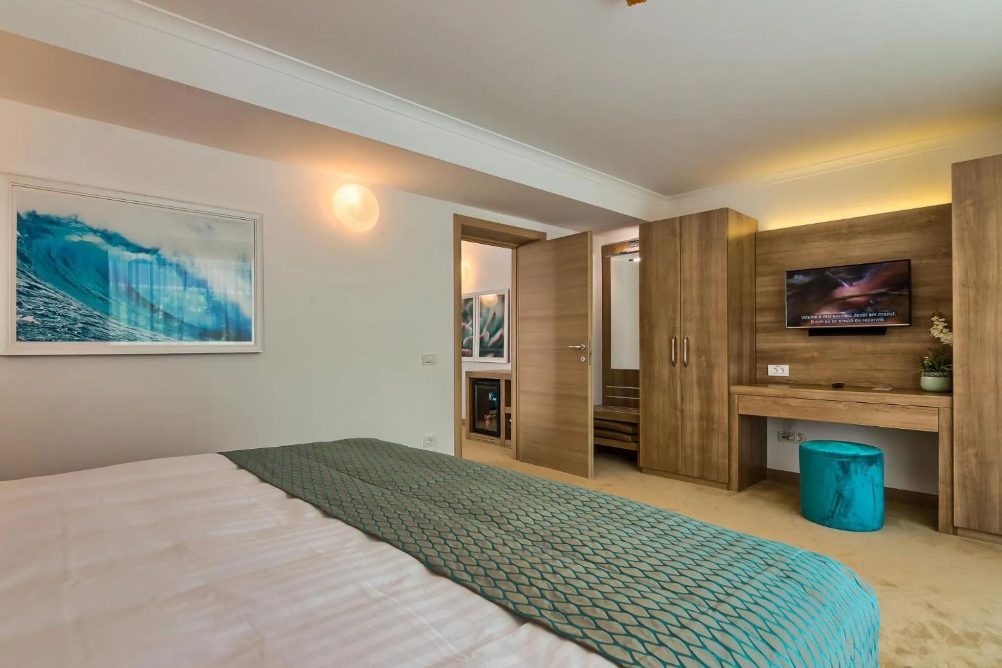 TV and multimedia, Bed in Hotel Saturn