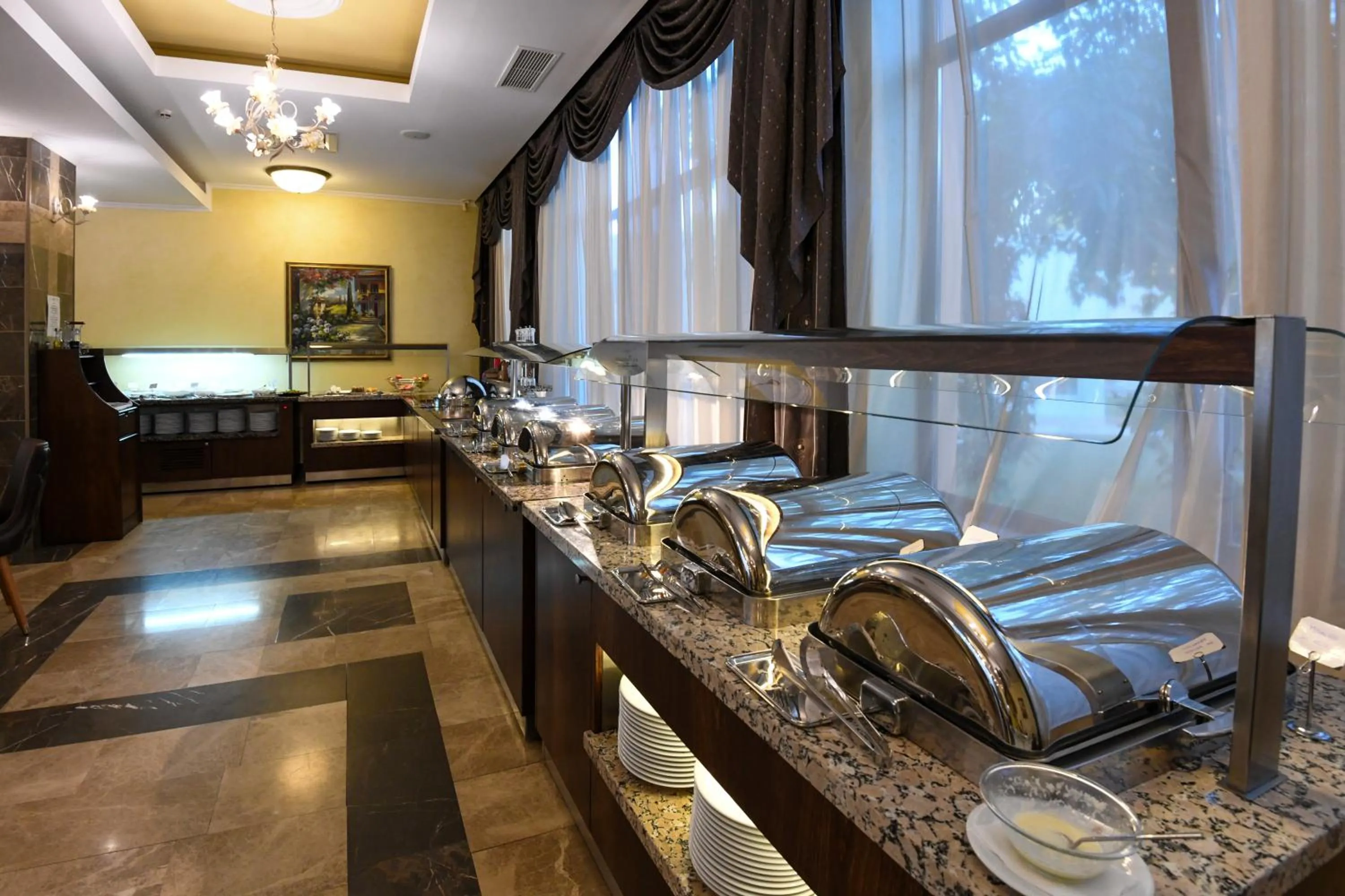 Restaurant/places to eat, Bed in Hotel Saturn