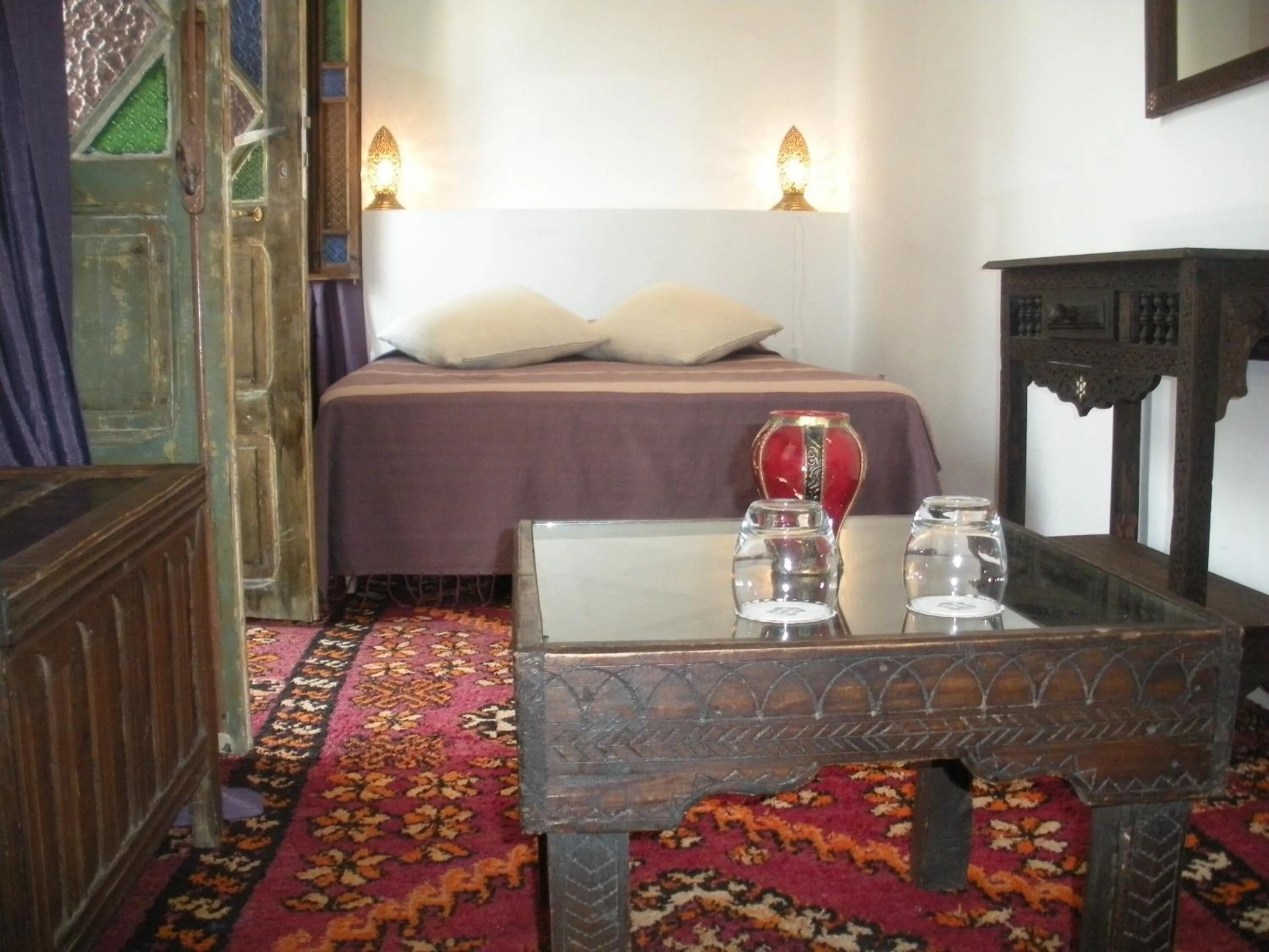 Photo of the whole room, Bed in Riad Arous Chamel