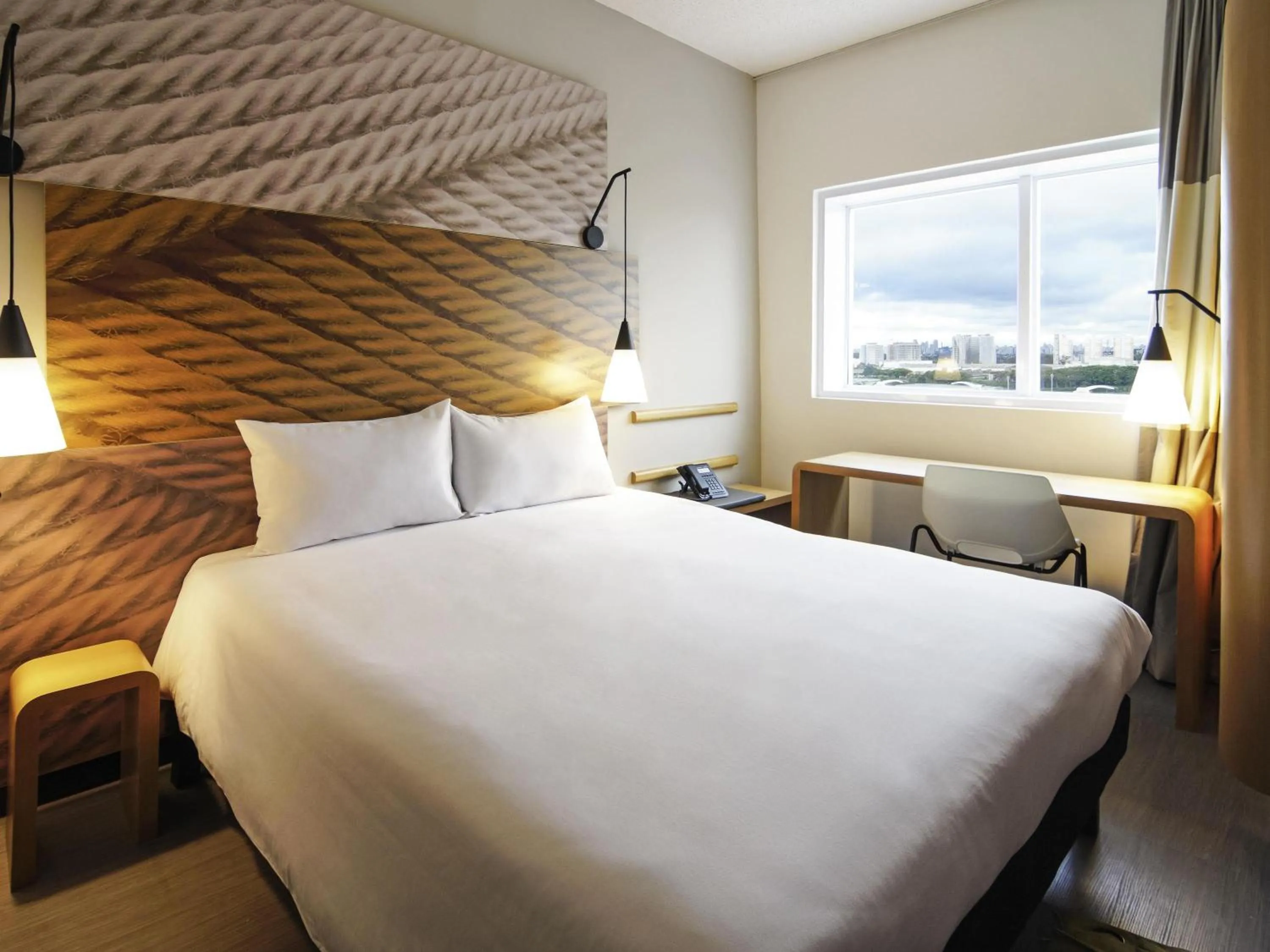 Bedroom, Bed in ibis Osasco