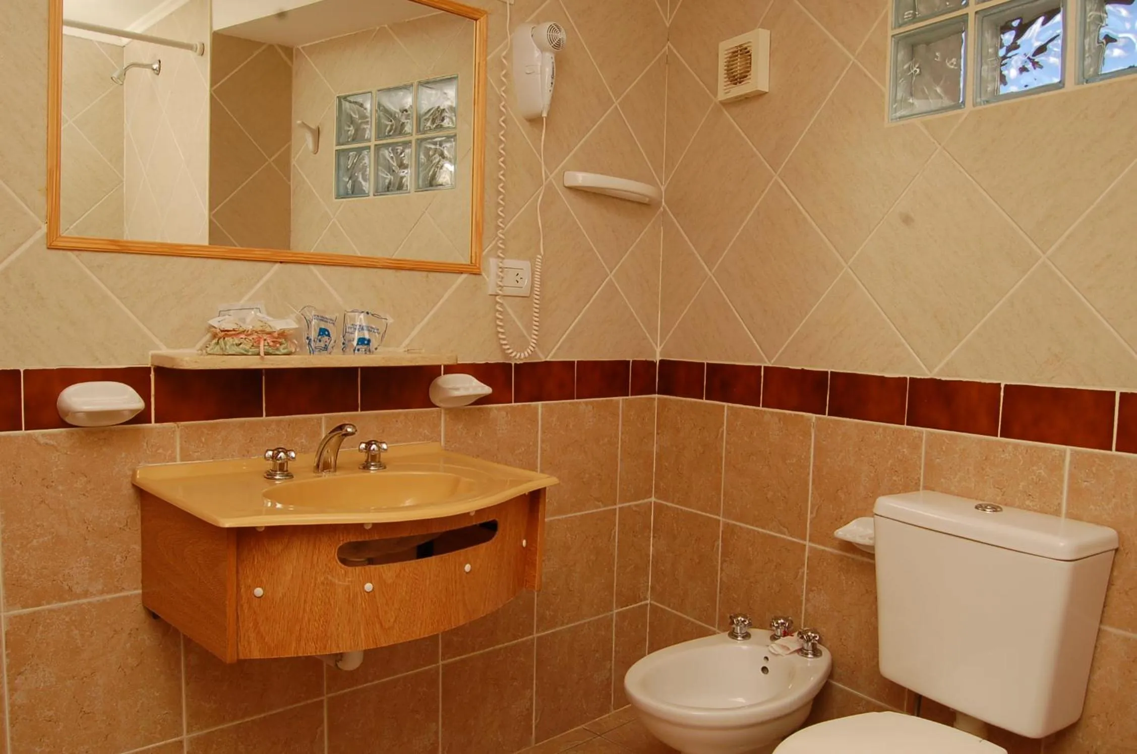 Toilet in Ruca Cheli Village Ski Hotel