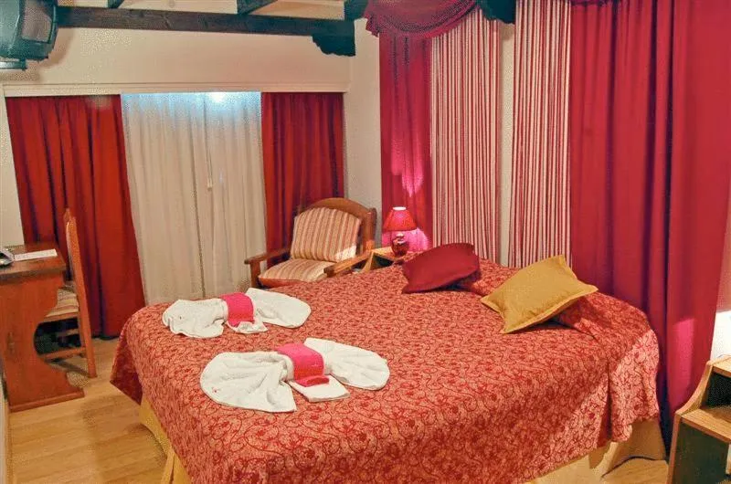 Bed in Ruca Cheli Village Ski Hotel