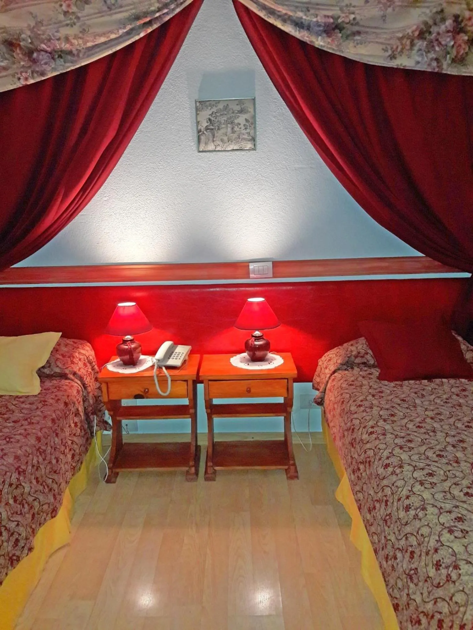 Photo of the whole room, Bed in Ruca Cheli Village Ski Hotel
