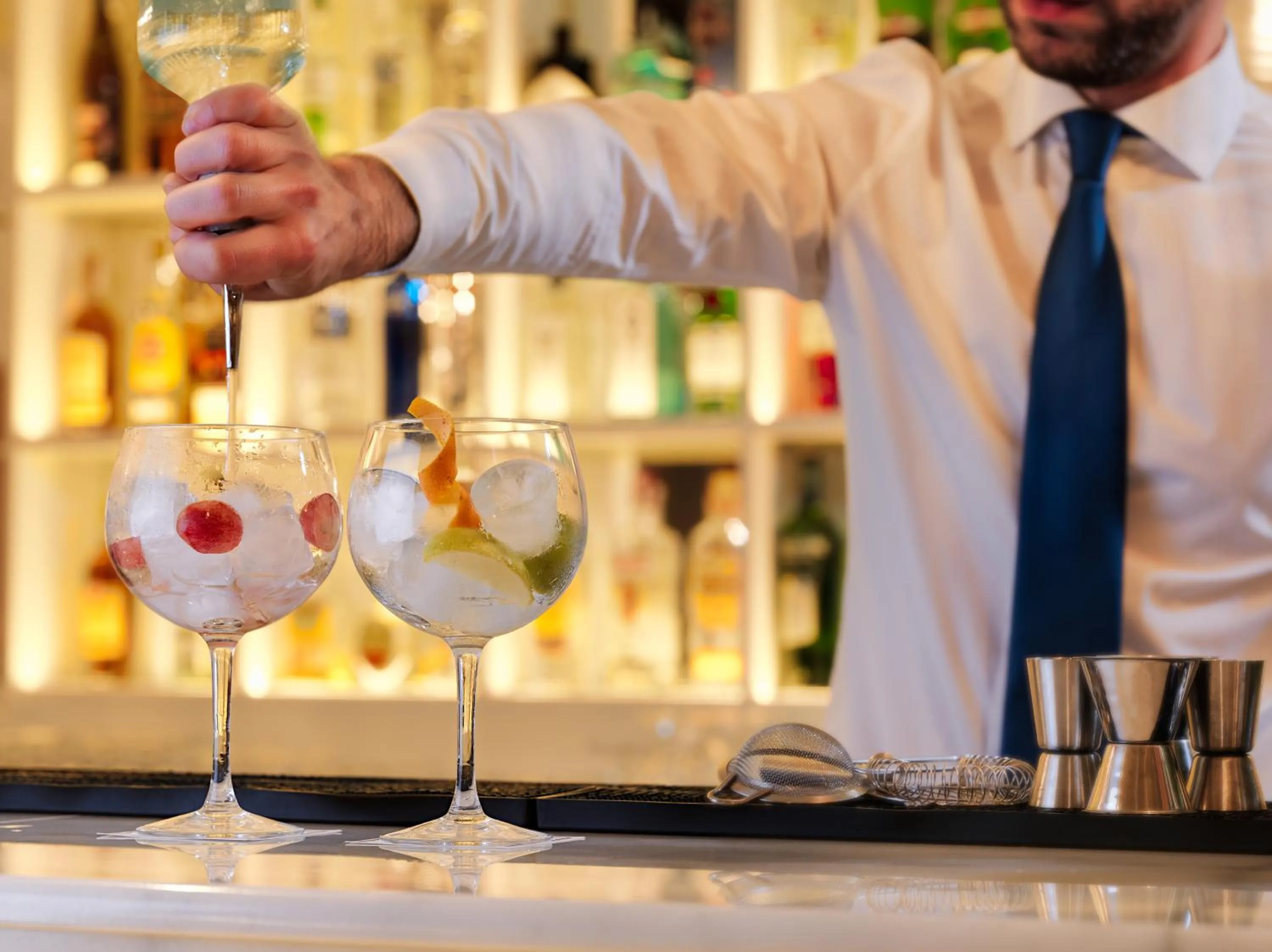 Lounge or bar in H10 Cambrils Playa