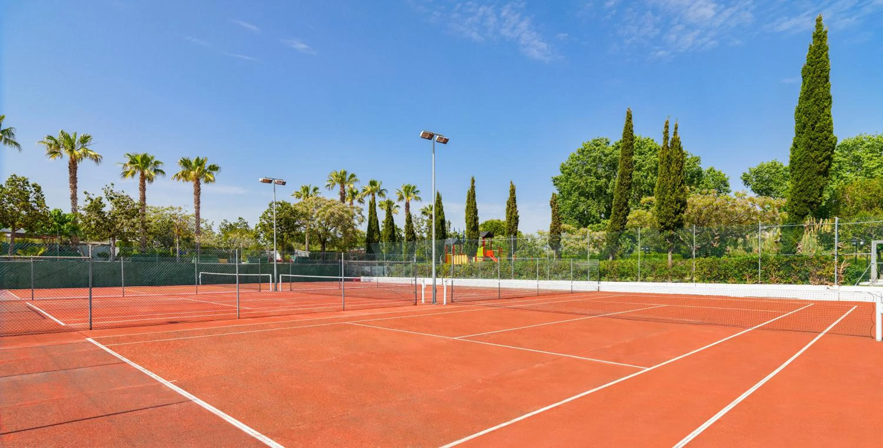 Tennis court in H10 Cambrils Playa