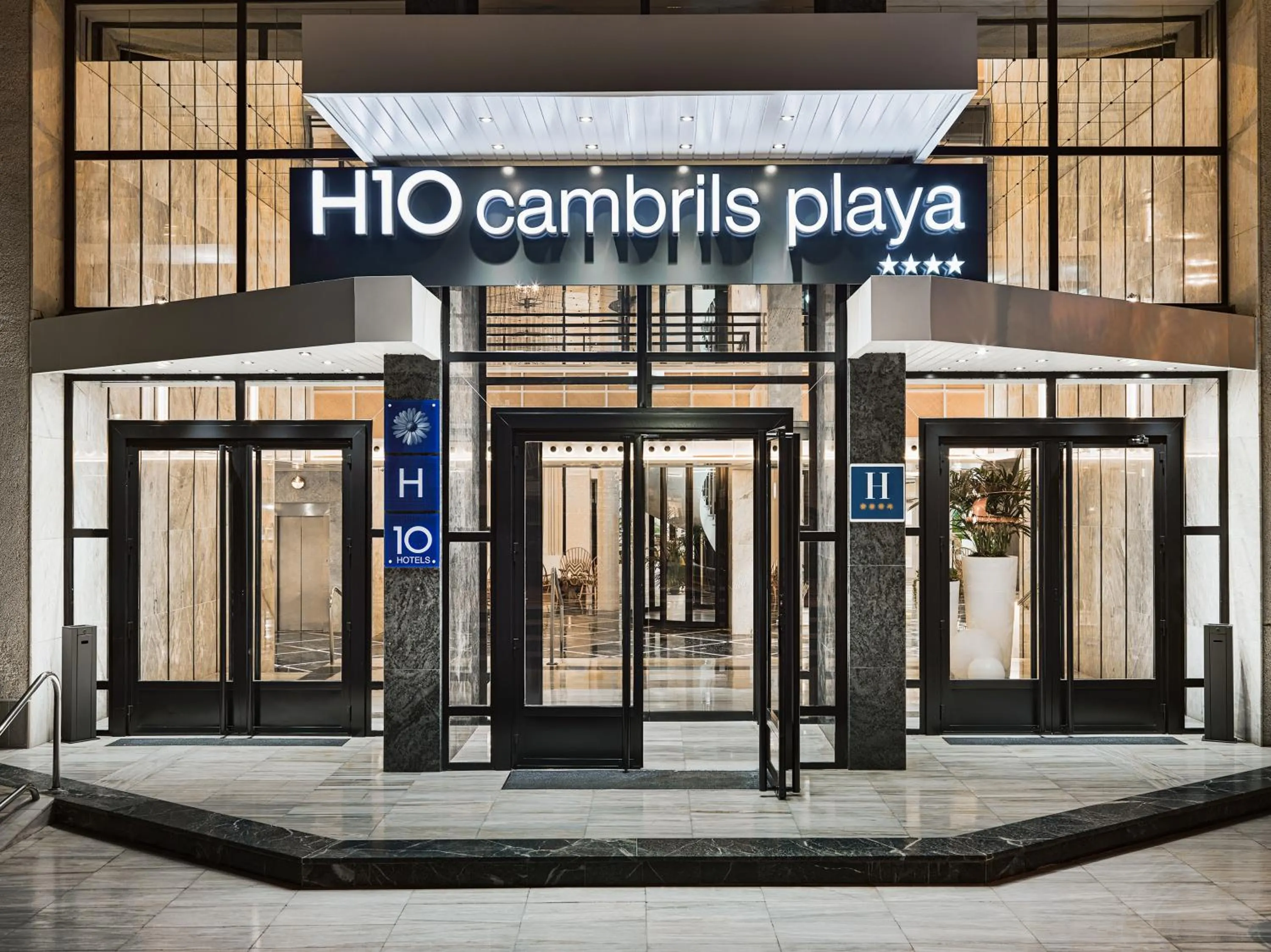 Facade/entrance in H10 Cambrils Playa