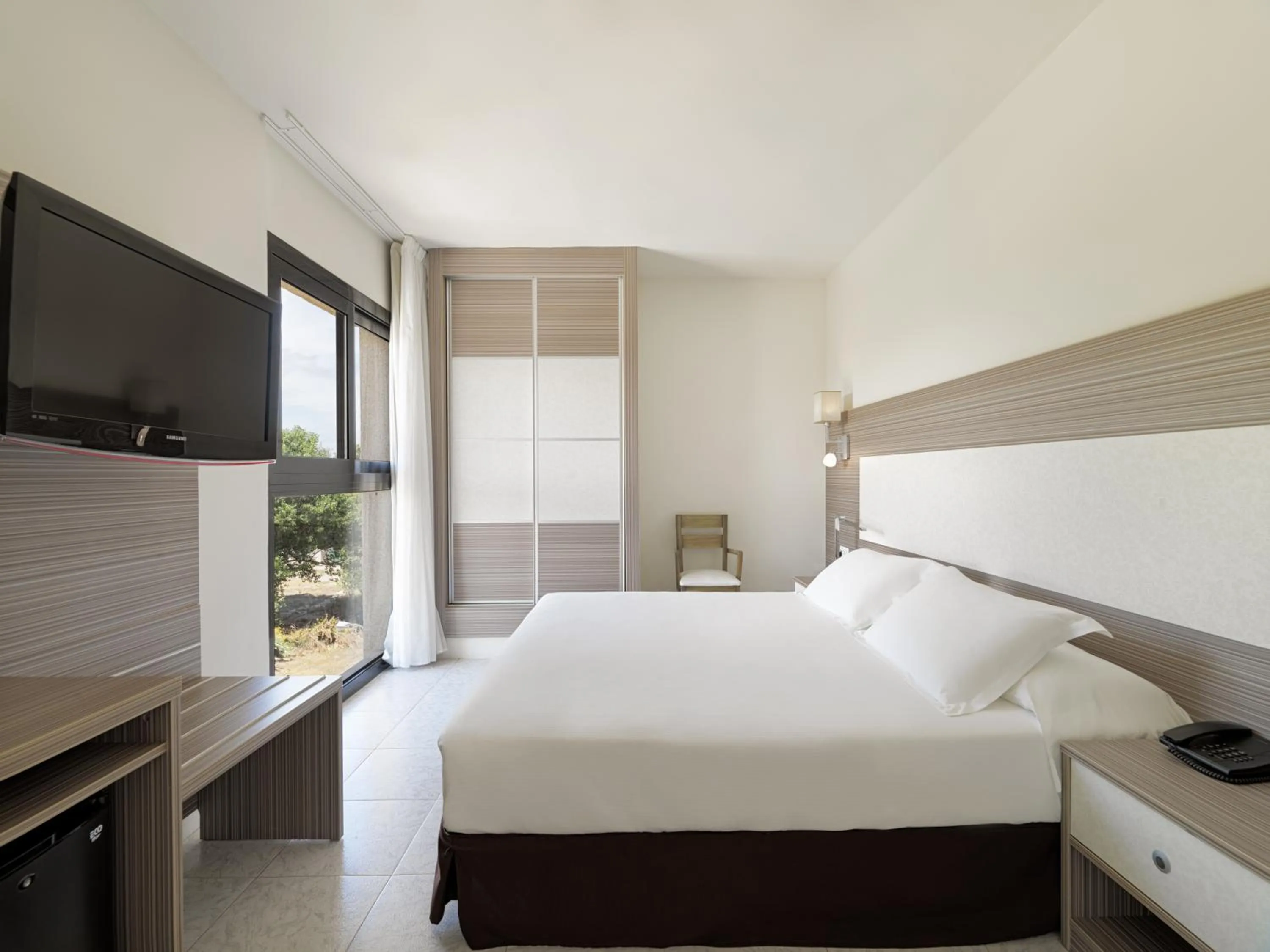 Bedroom, Bed in H10 Cambrils Playa