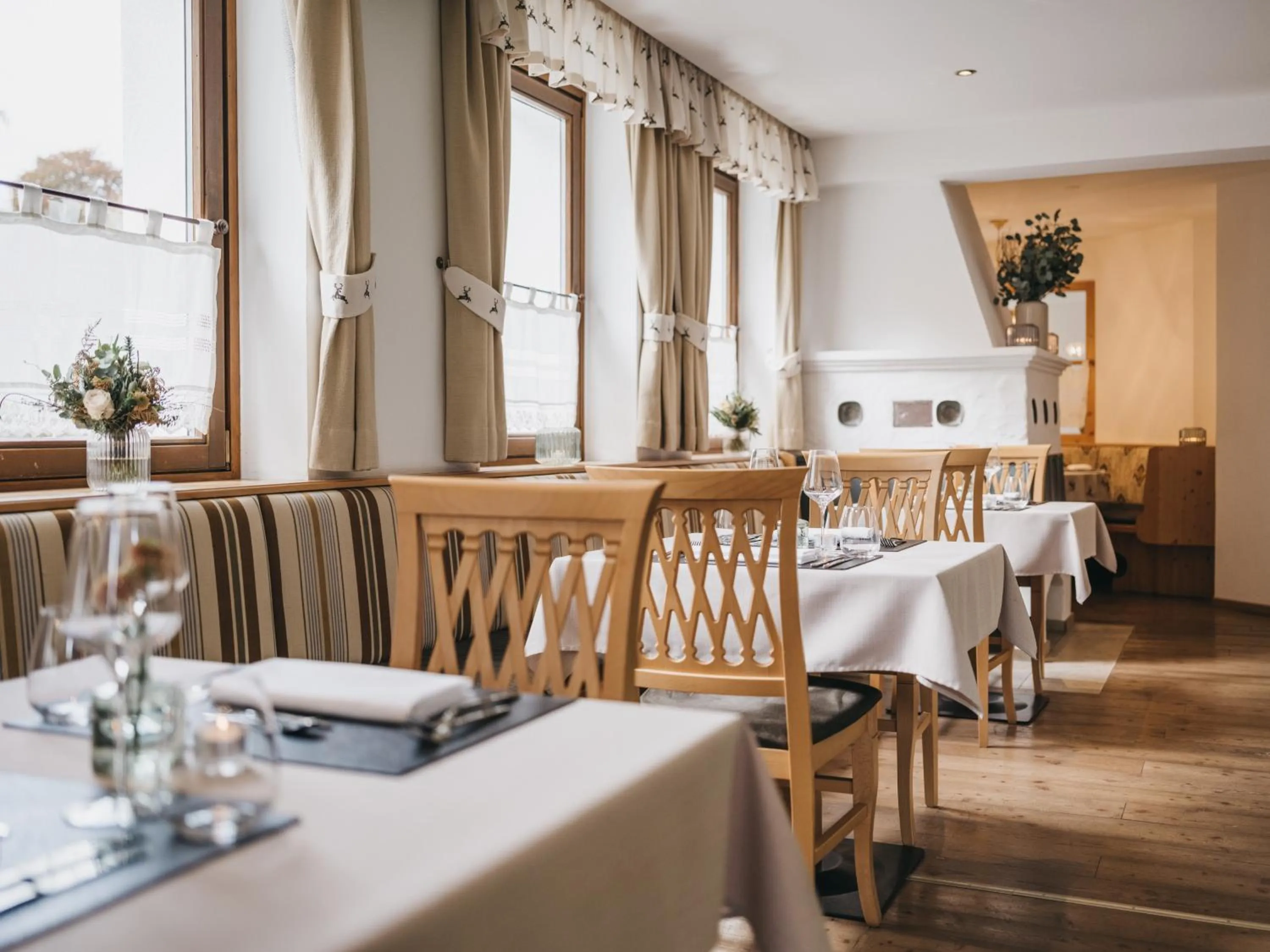 Restaurant/places to eat in Hotel Vier Jahreszeiten by VAYA