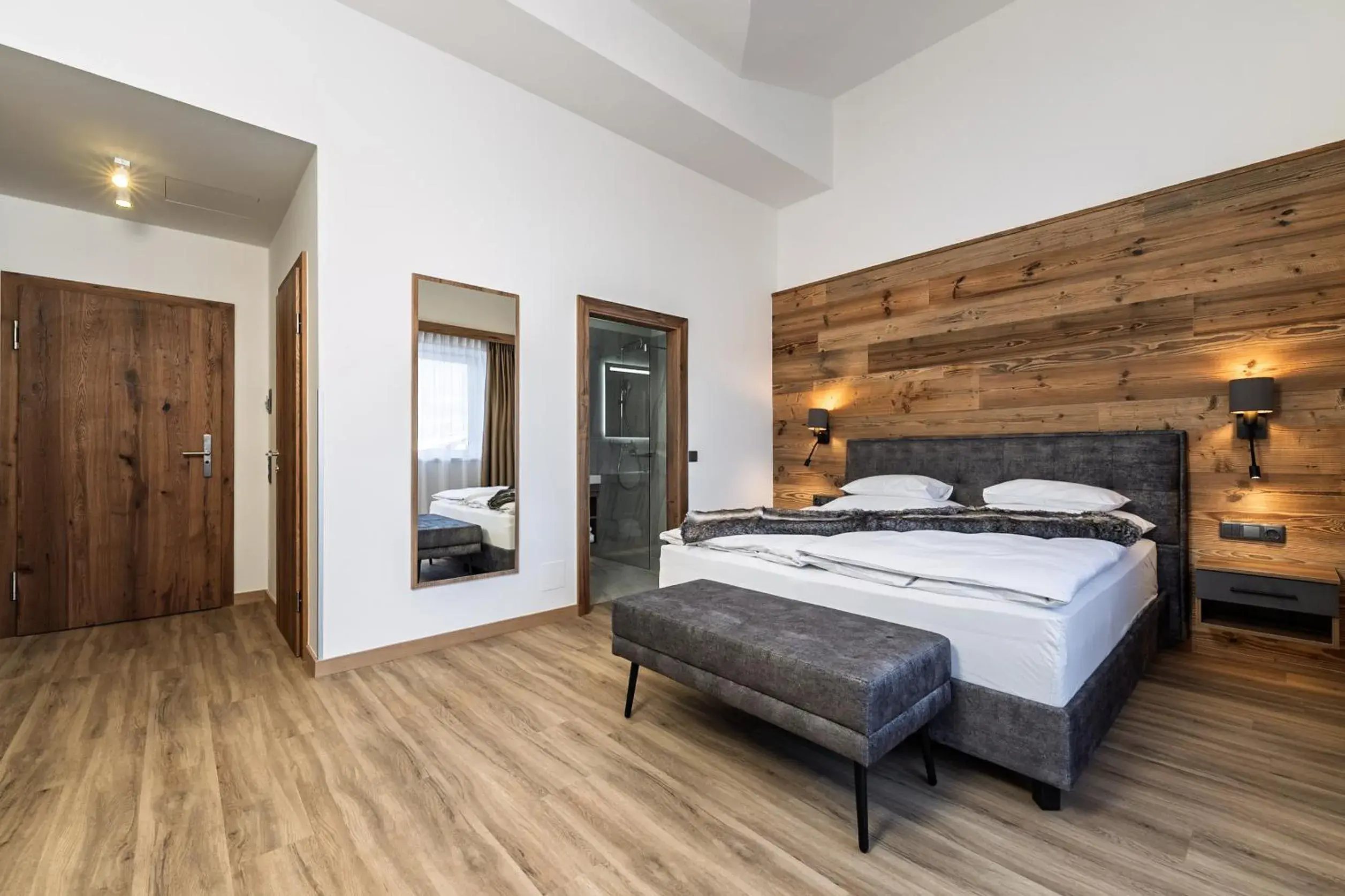 Superior Double or Twin Room - single occupancy in Hotel Vier Jahreszeiten Superior Double or Twin Room - single occupancy in Hotel Vier Jahreszeiten