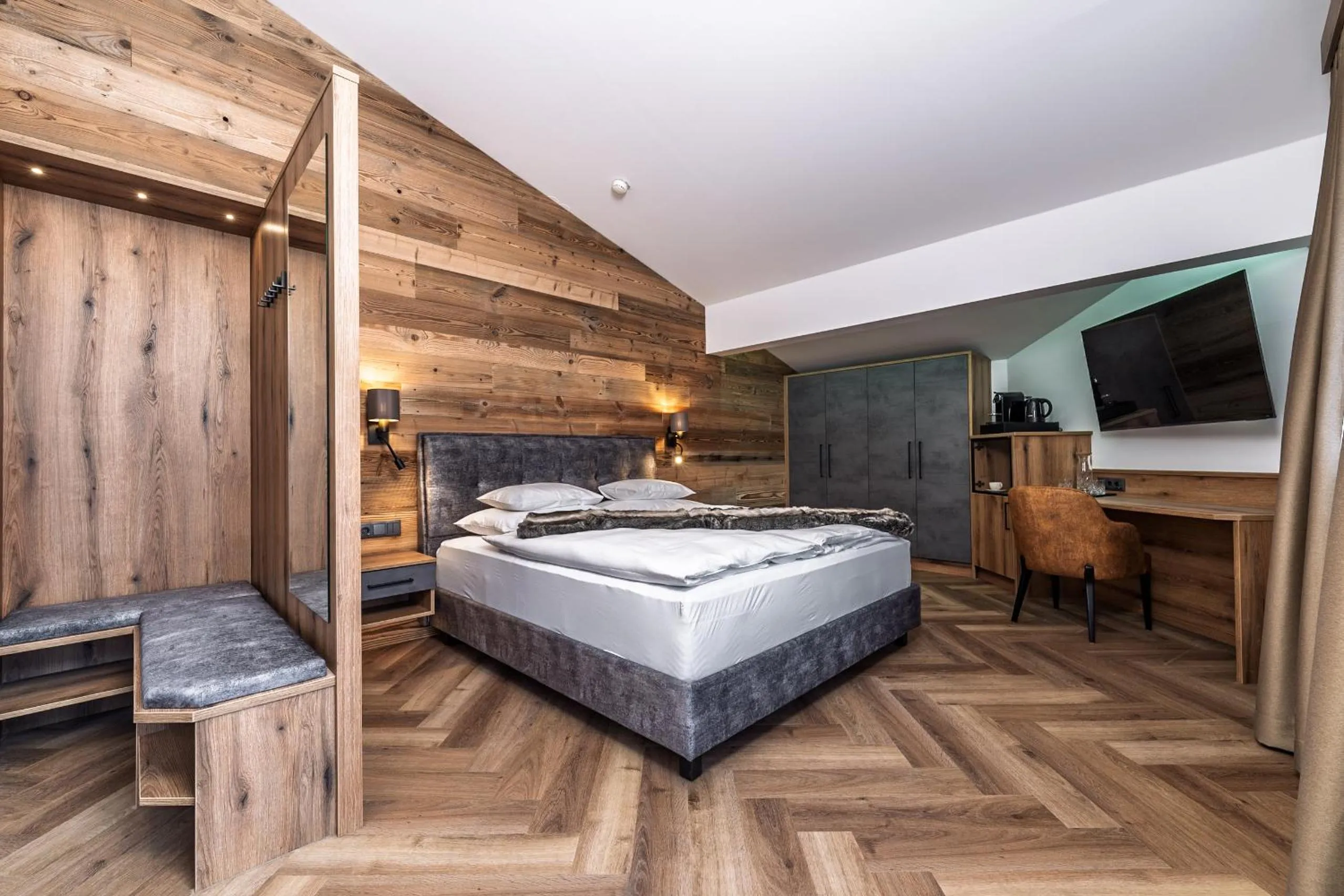 Bed in Hotel Vier Jahreszeiten