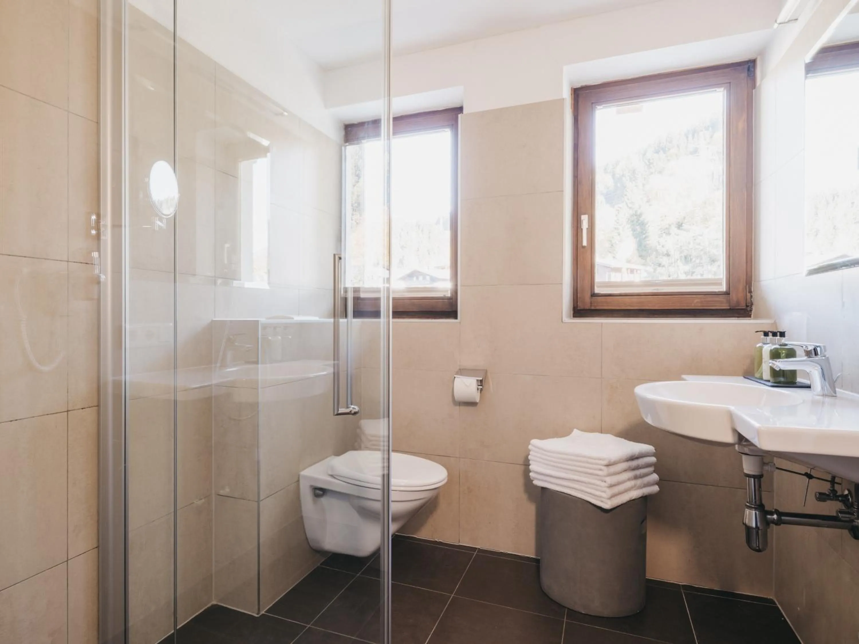 Bathroom in Hotel Vier Jahreszeiten by VAYA