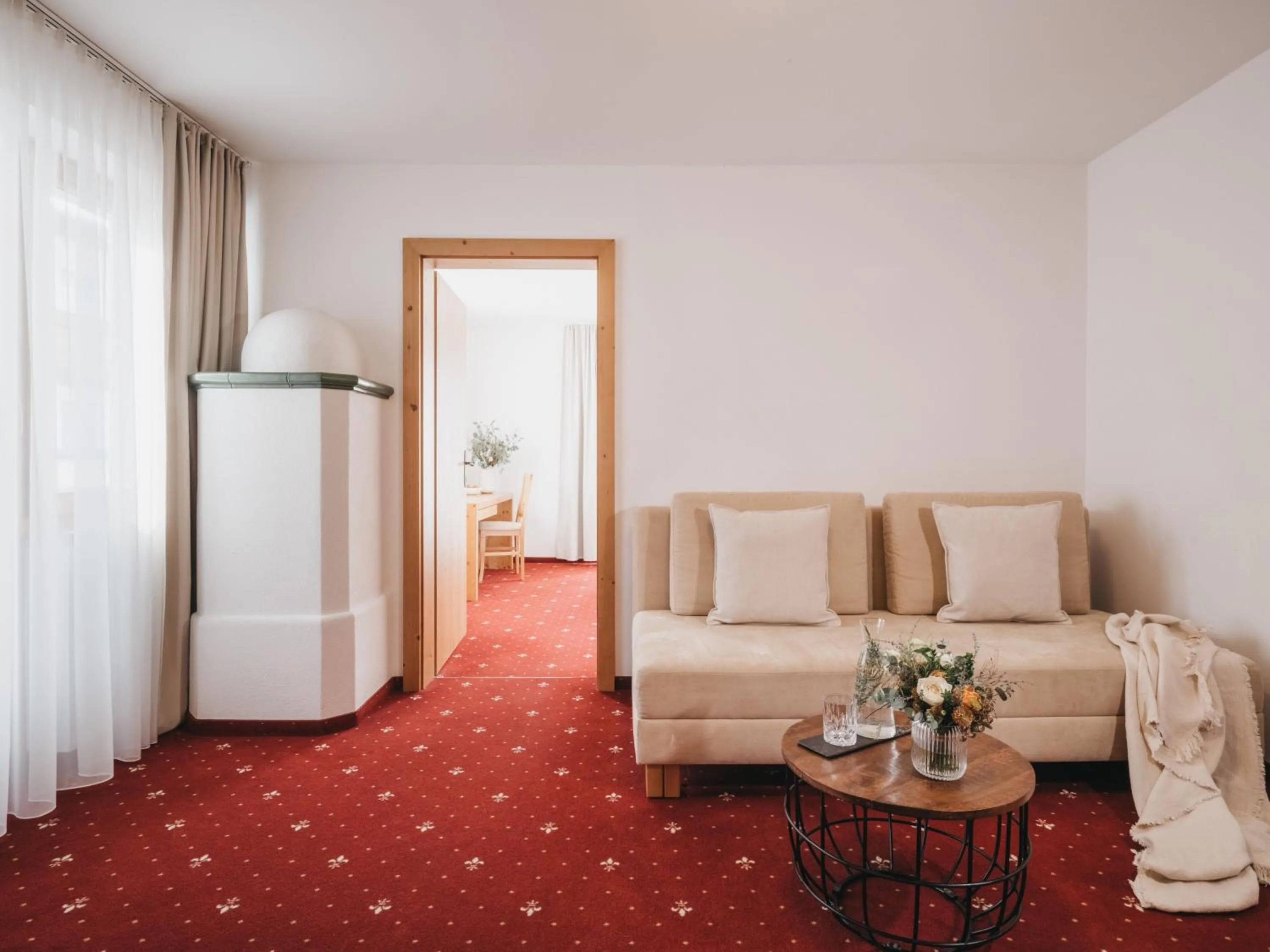 Seating area in Hotel Vier Jahreszeiten by VAYA