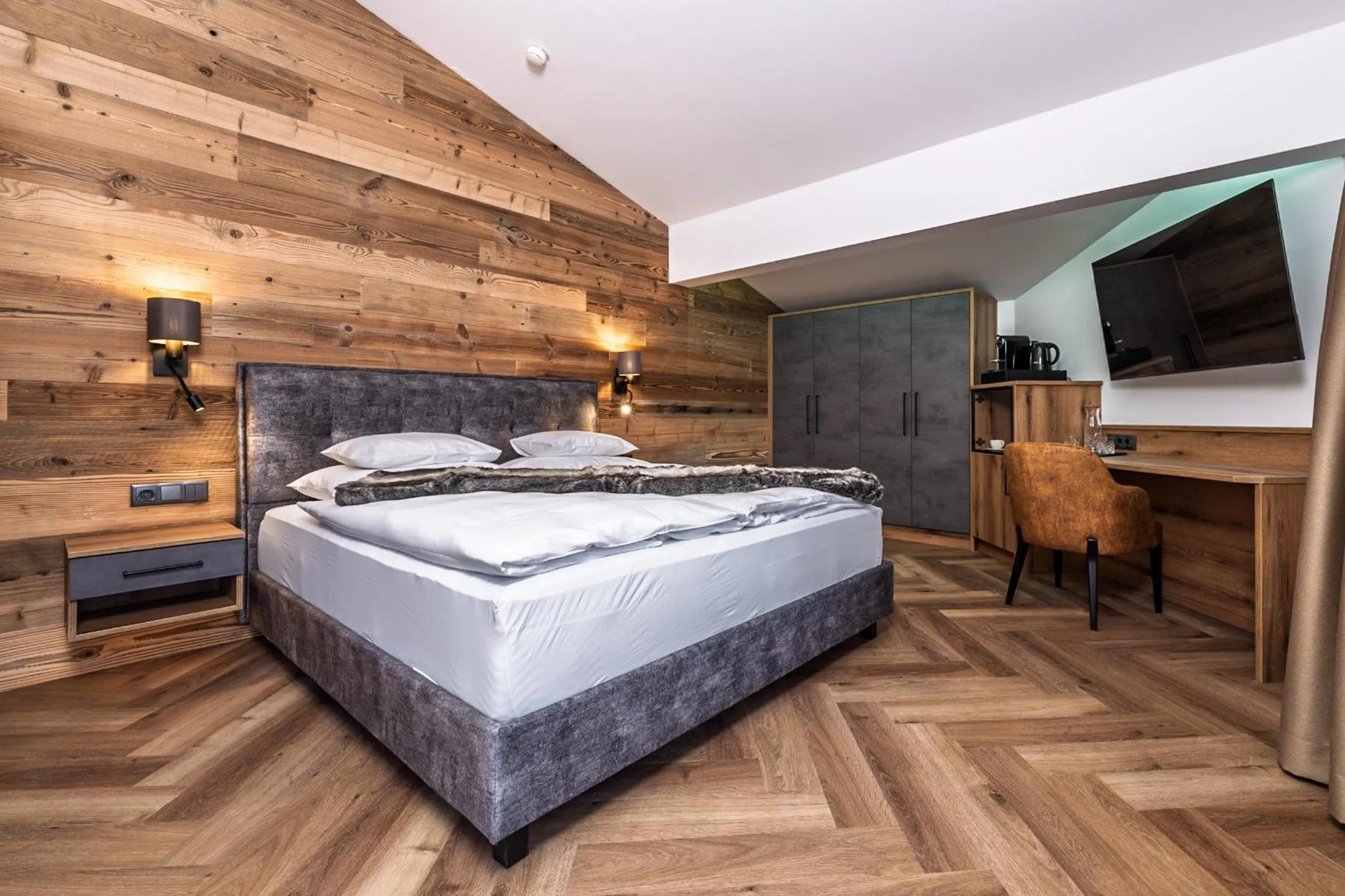 Bed in Hotel Vier Jahreszeiten