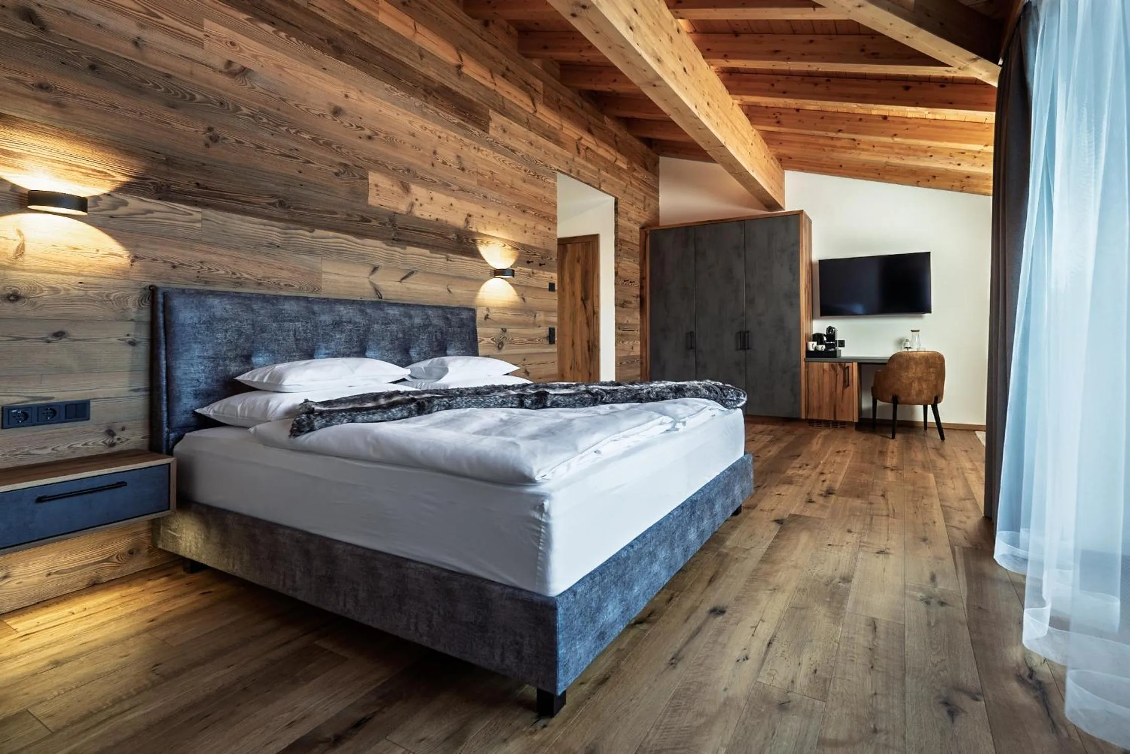 Bed in Hotel Vier Jahreszeiten