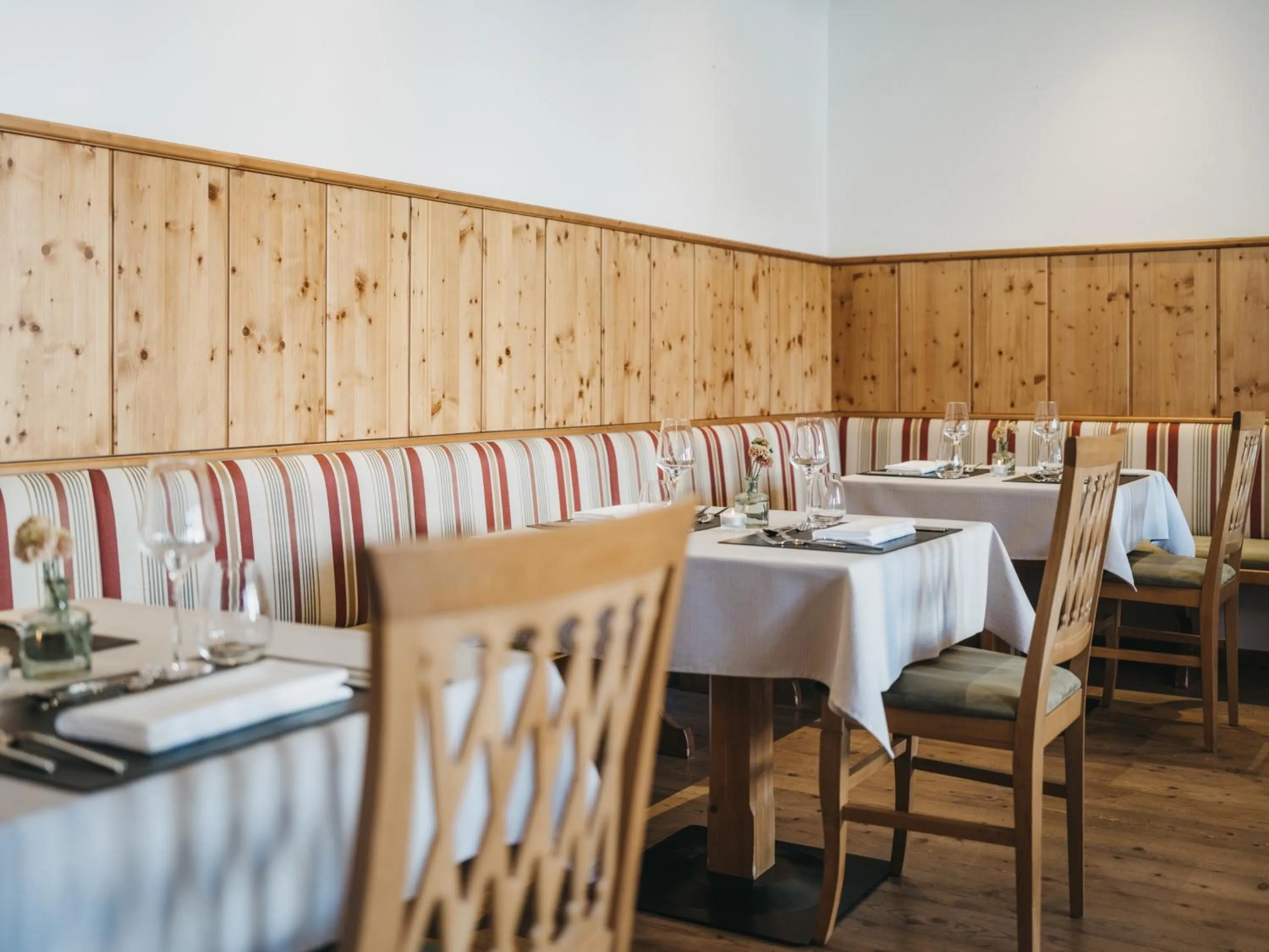 Restaurant/places to eat in Hotel Vier Jahreszeiten by VAYA