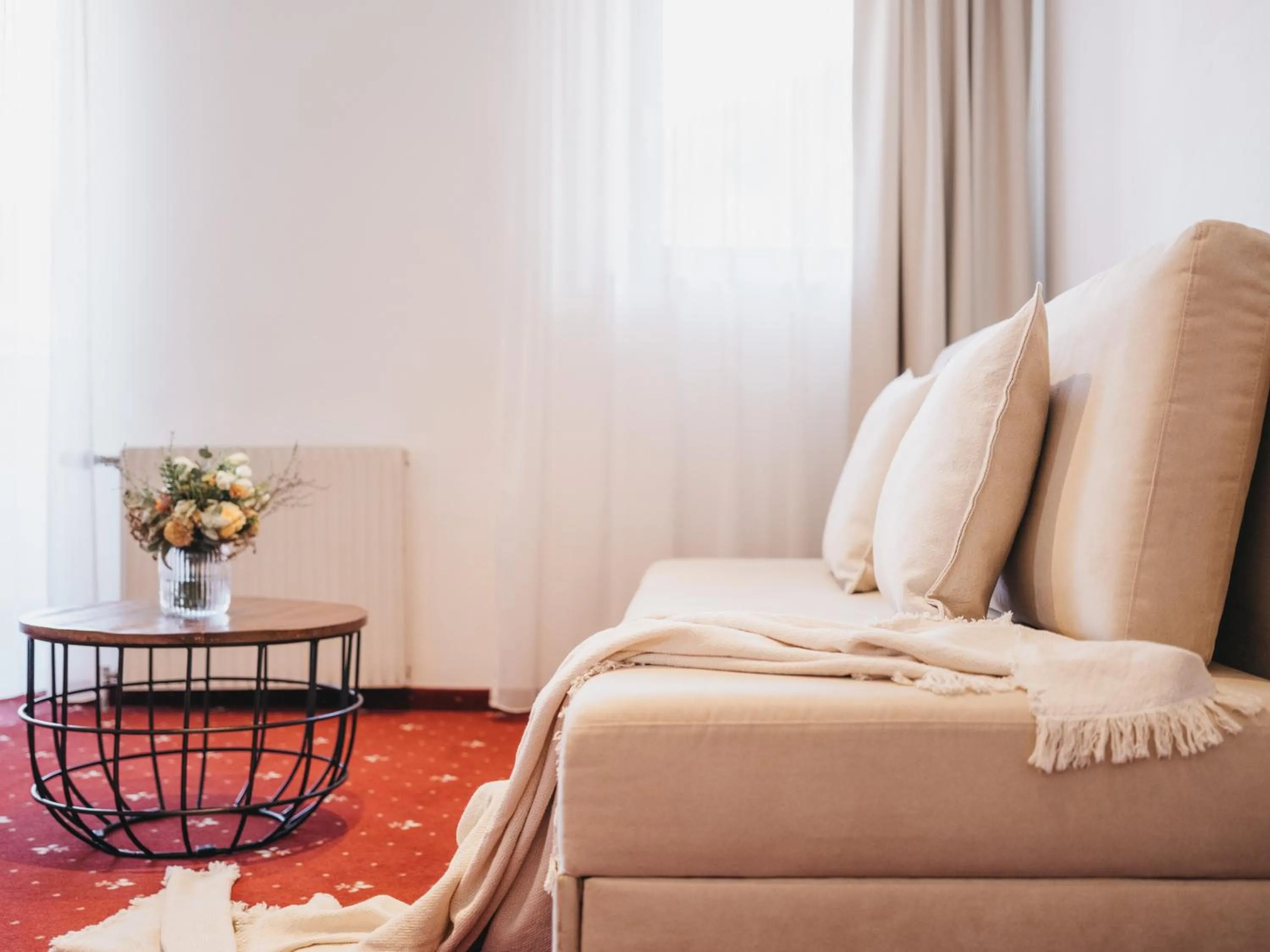 Seating area in Hotel Vier Jahreszeiten by VAYA