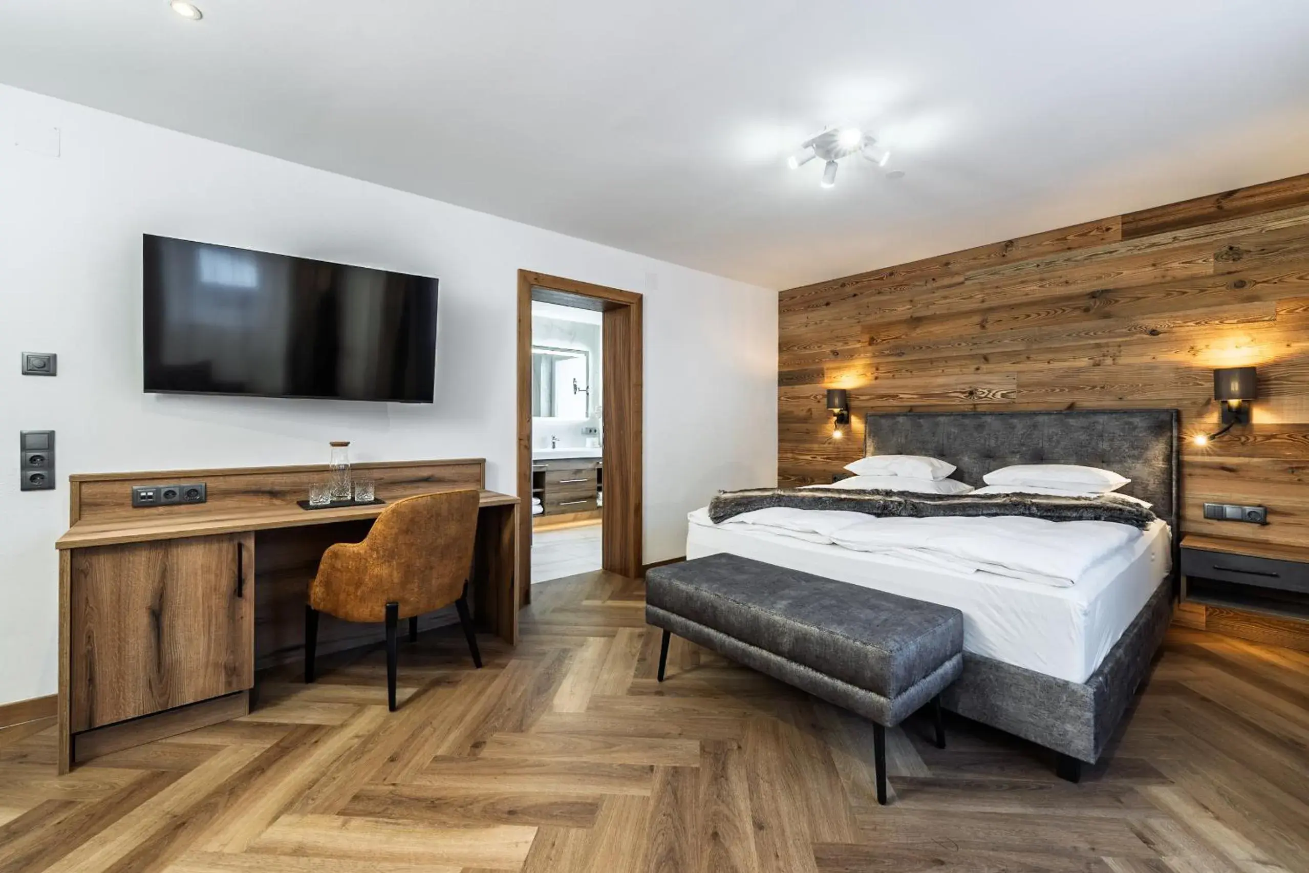 Family Room with Balcony in Hotel Vier Jahreszeiten Family Room with Balcony in Hotel Vier Jahreszeiten