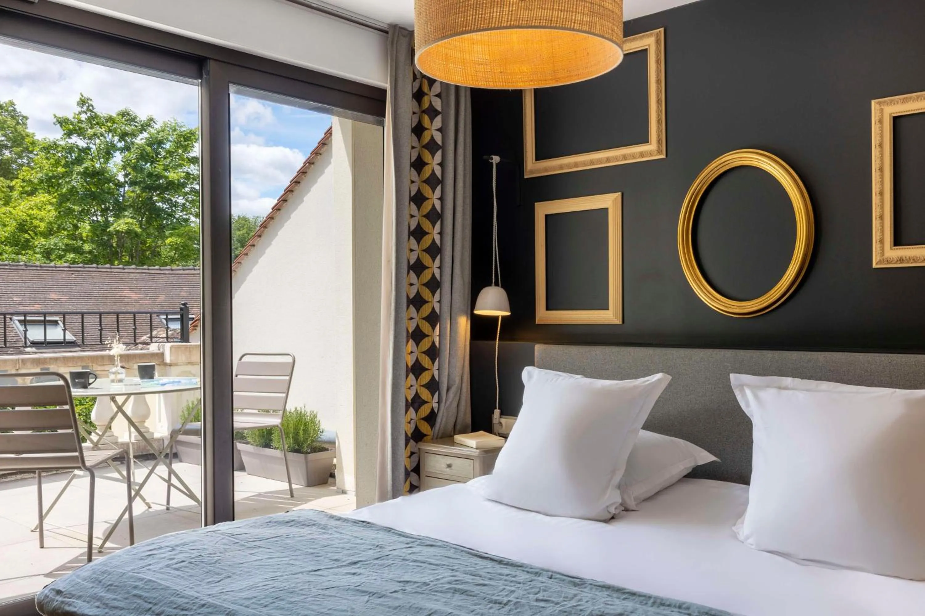 View (from property/room), Bed in Les Demeures de Varennes, BW Signature Collection