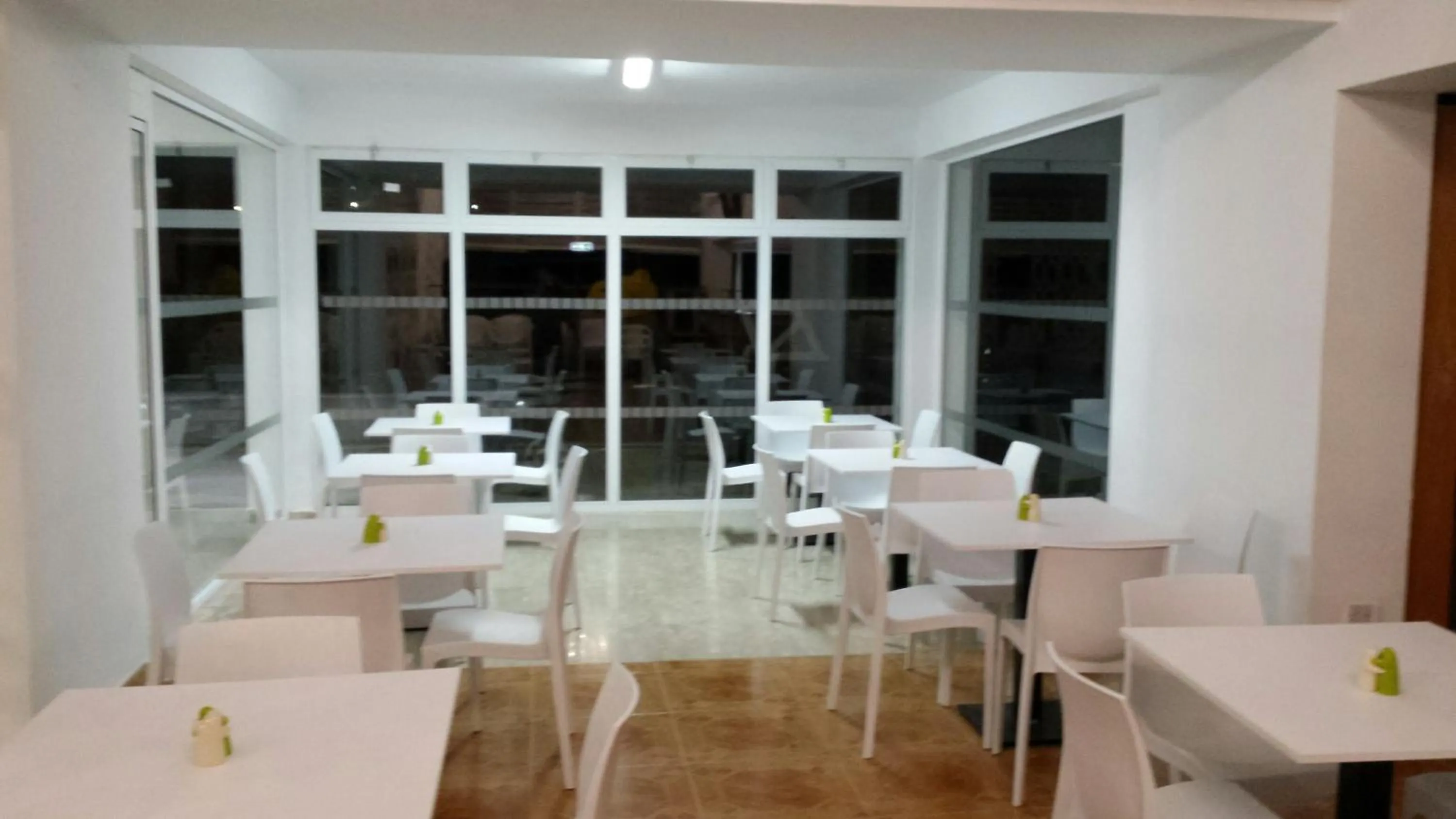Restaurant/places to eat in Fedrania Gardens Hotel