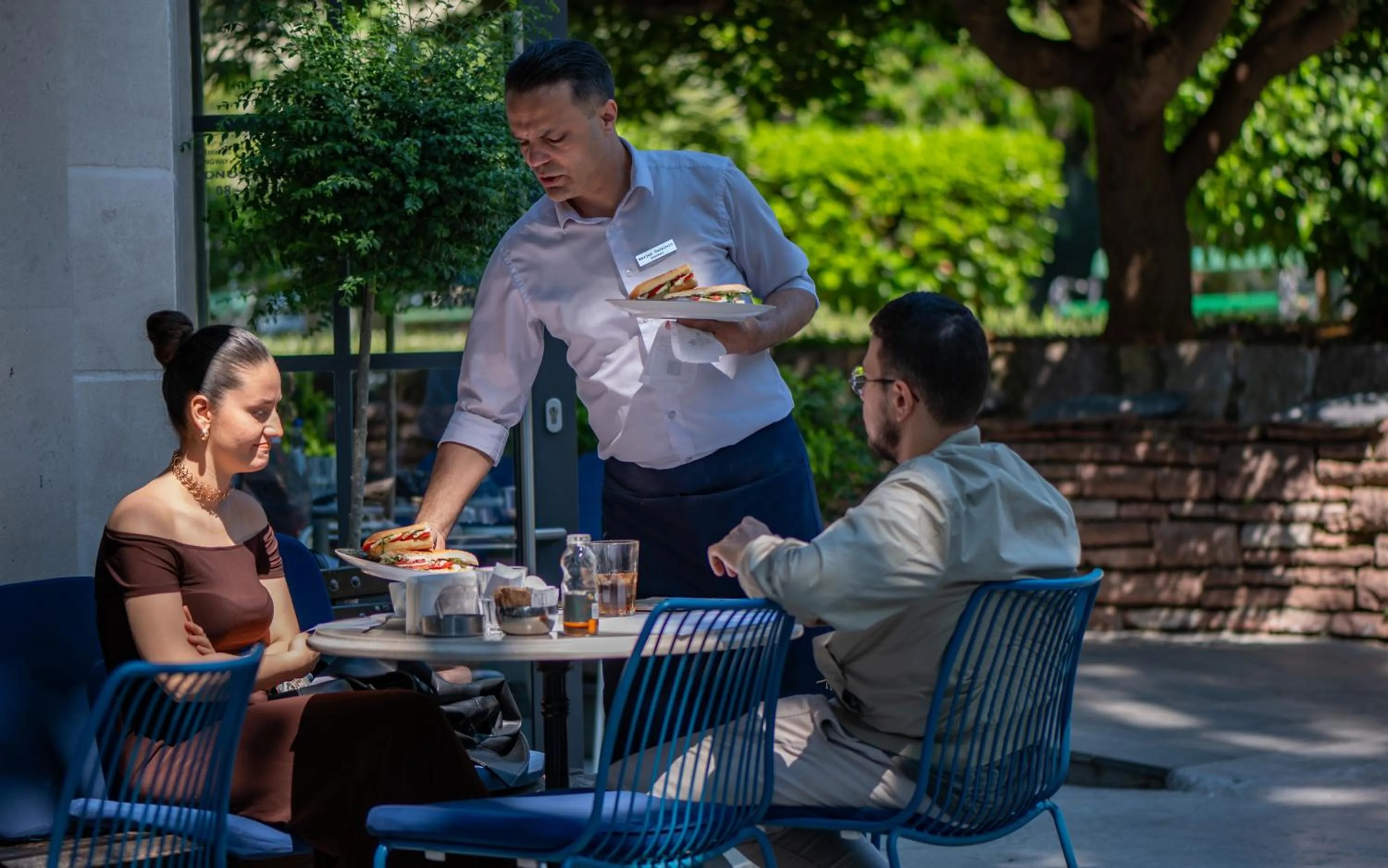 Restaurant/places to eat in Hotel Majestic