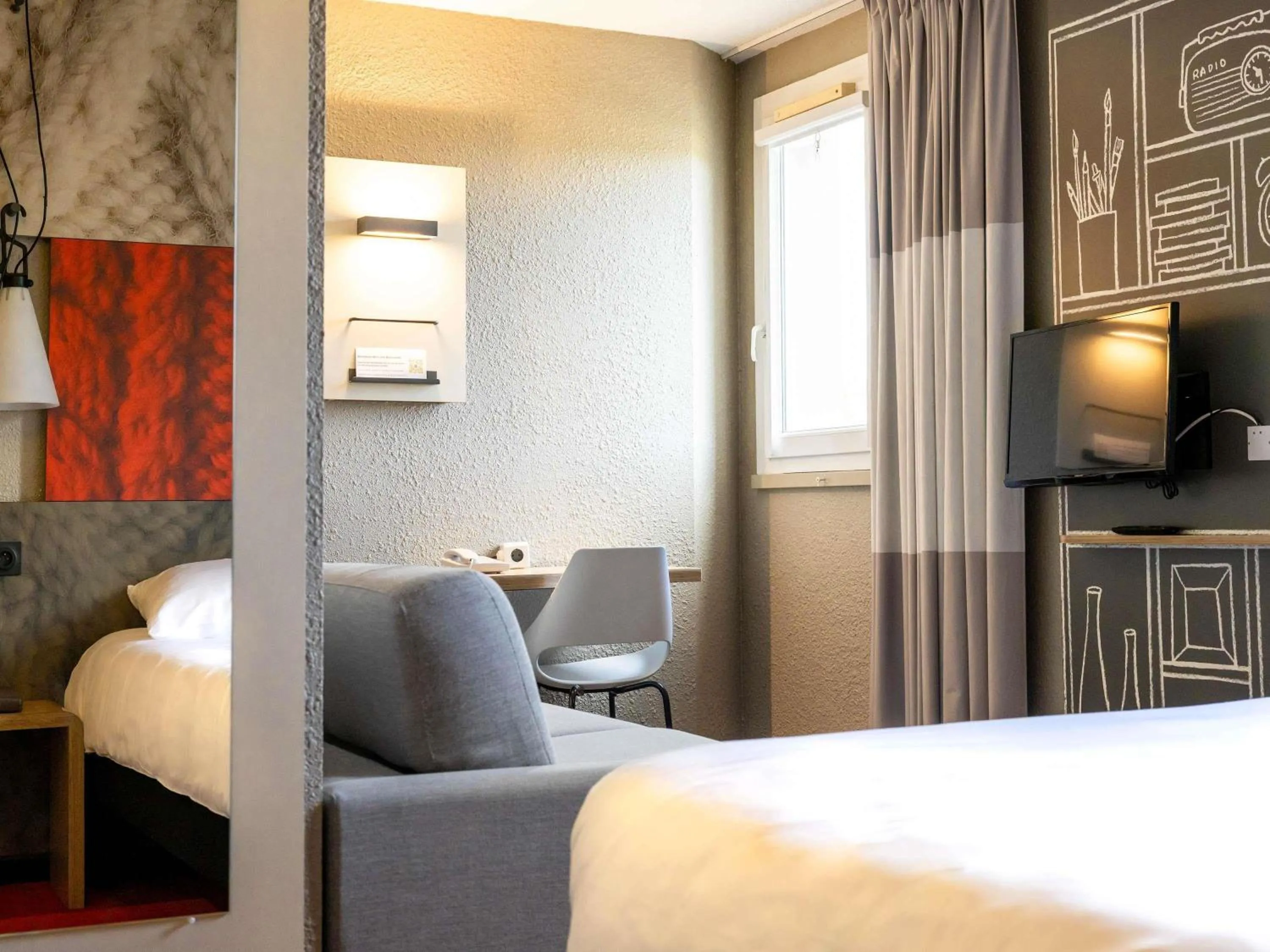 Bedroom, Bed in ibis Carcassonne Est la Cité