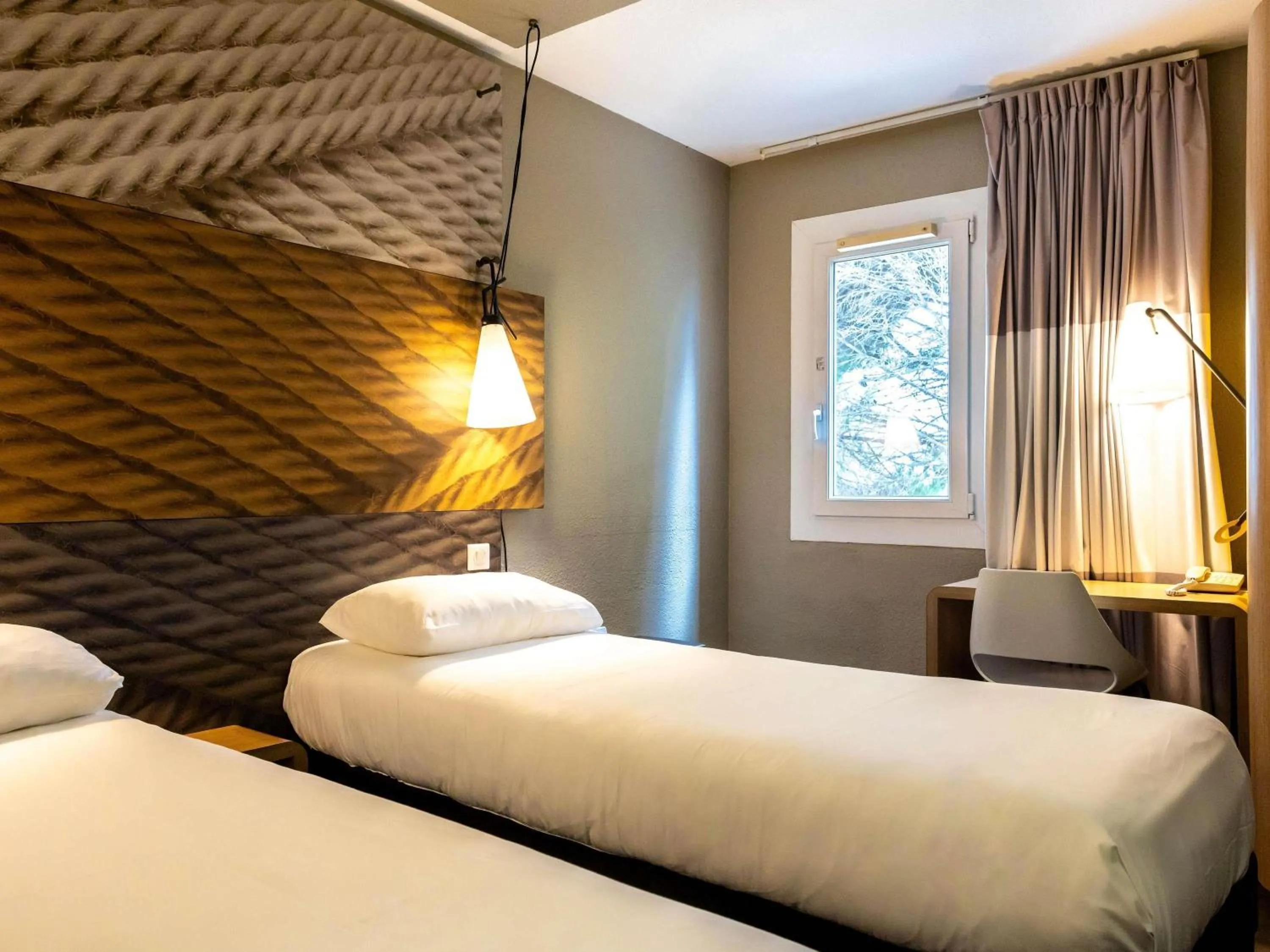 Bedroom, Bed in ibis Carcassonne Est la Cité