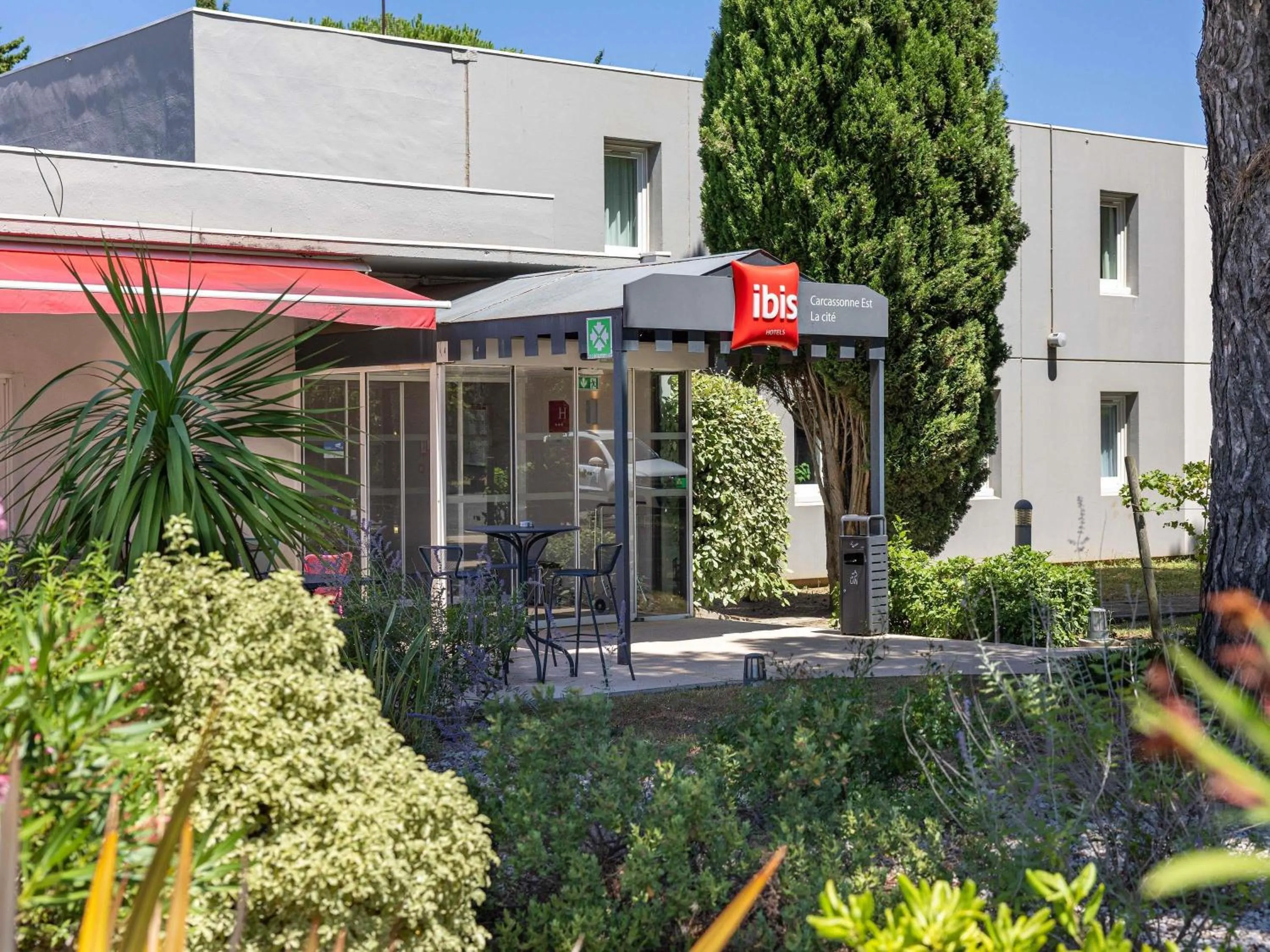 Property building in ibis Carcassonne Est la Cité