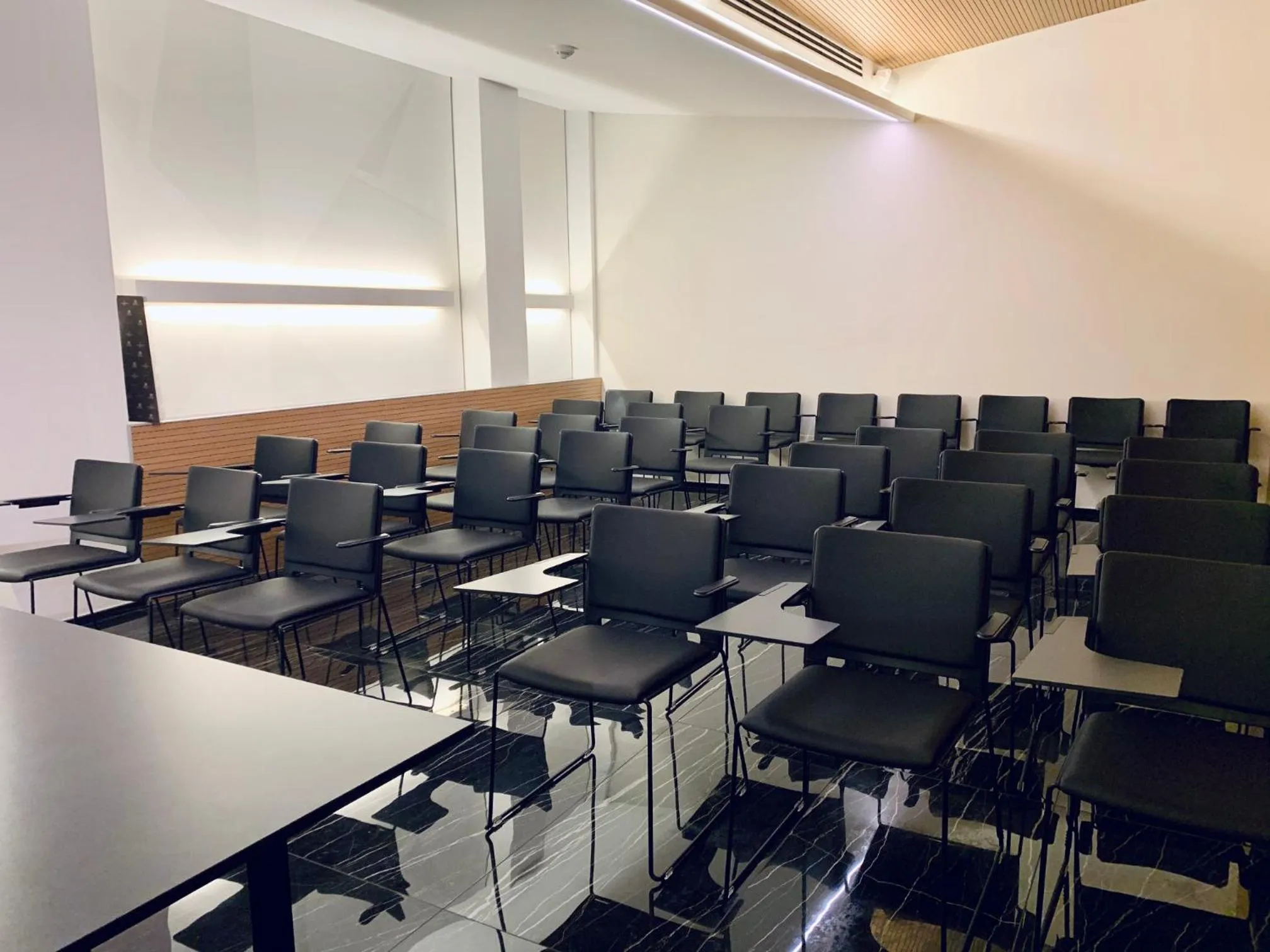 Business facilities in Hotel La Bussola