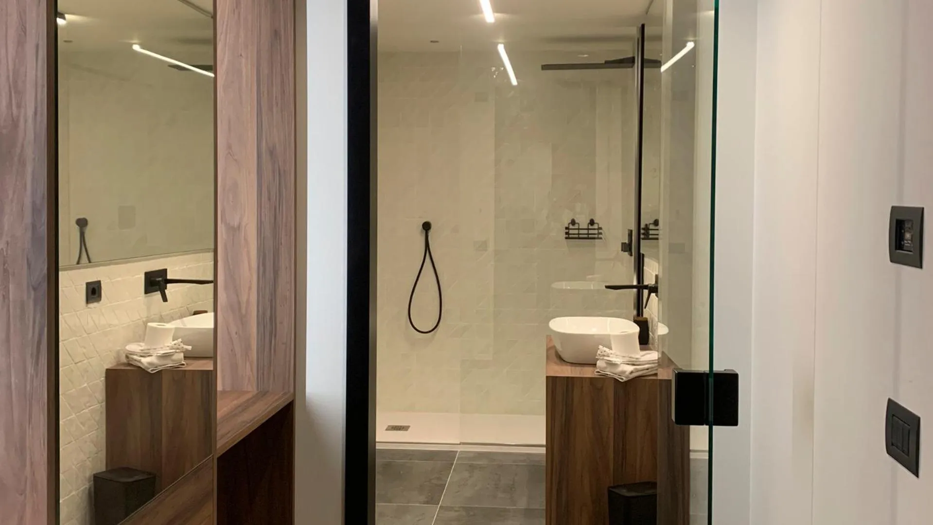 Shower in Hotel La Bussola