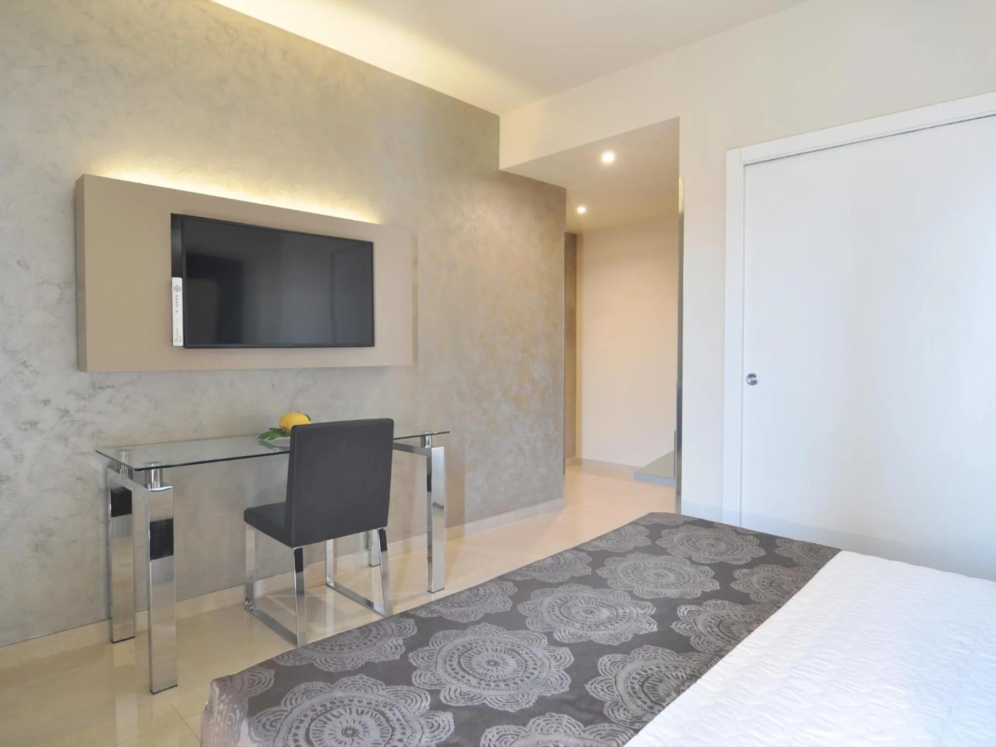 TV and multimedia, Bed in Hotel La Bussola