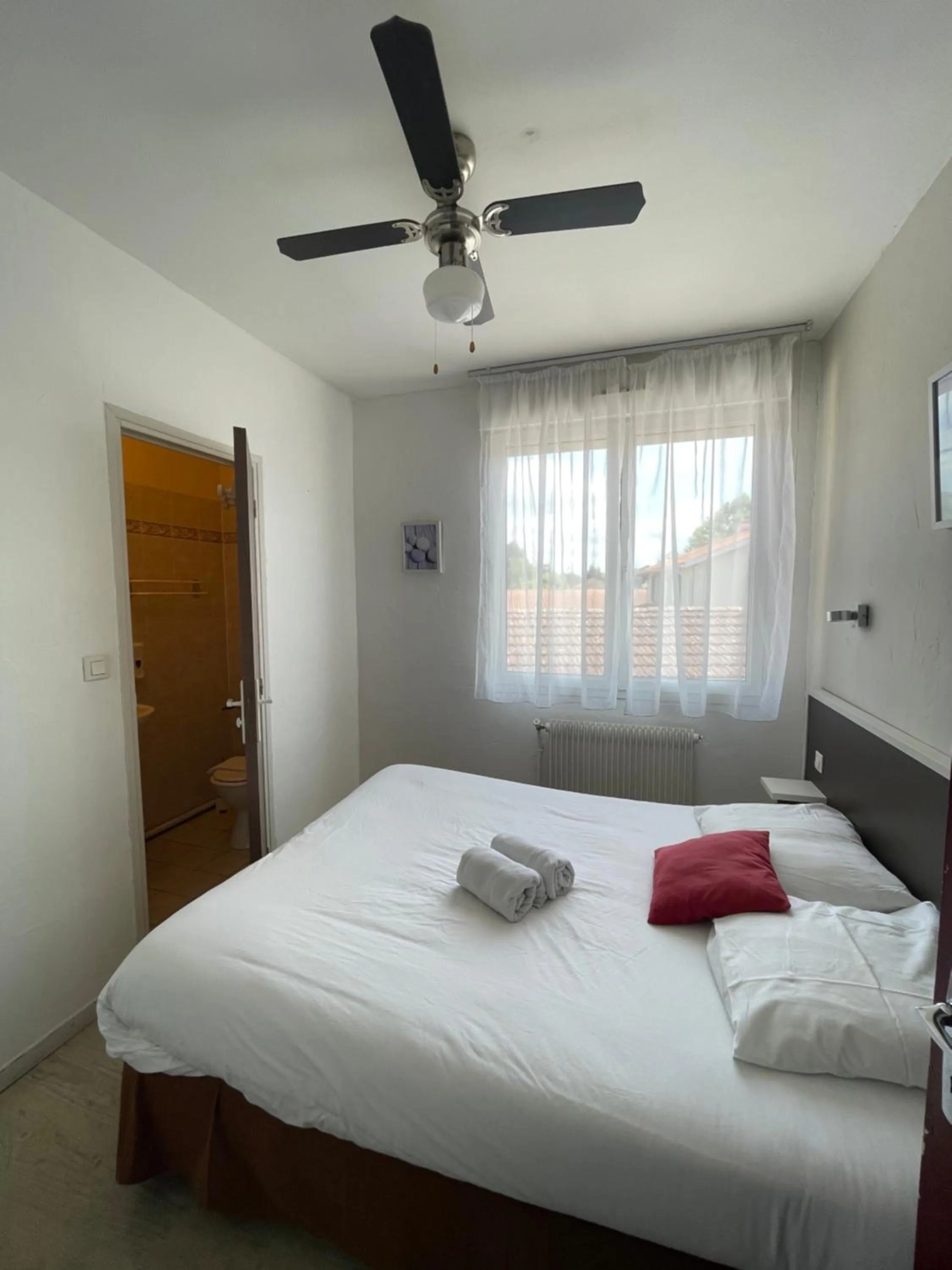 Bed in Auberge Les Mufliers - Hôtel Les Forges