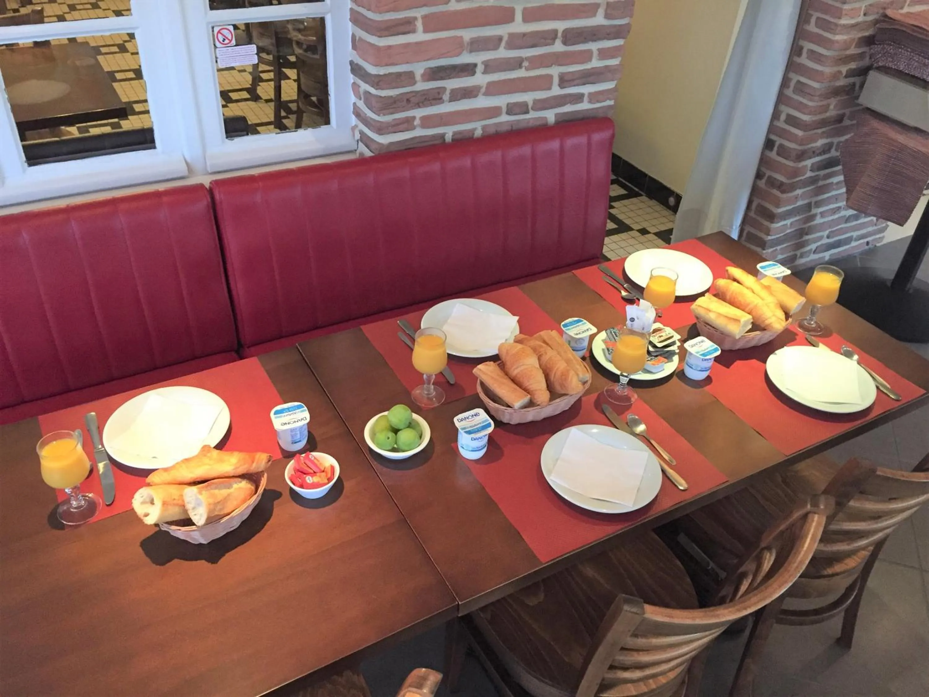 Continental breakfast in Auberge Les Mufliers - Hôtel Les Forges