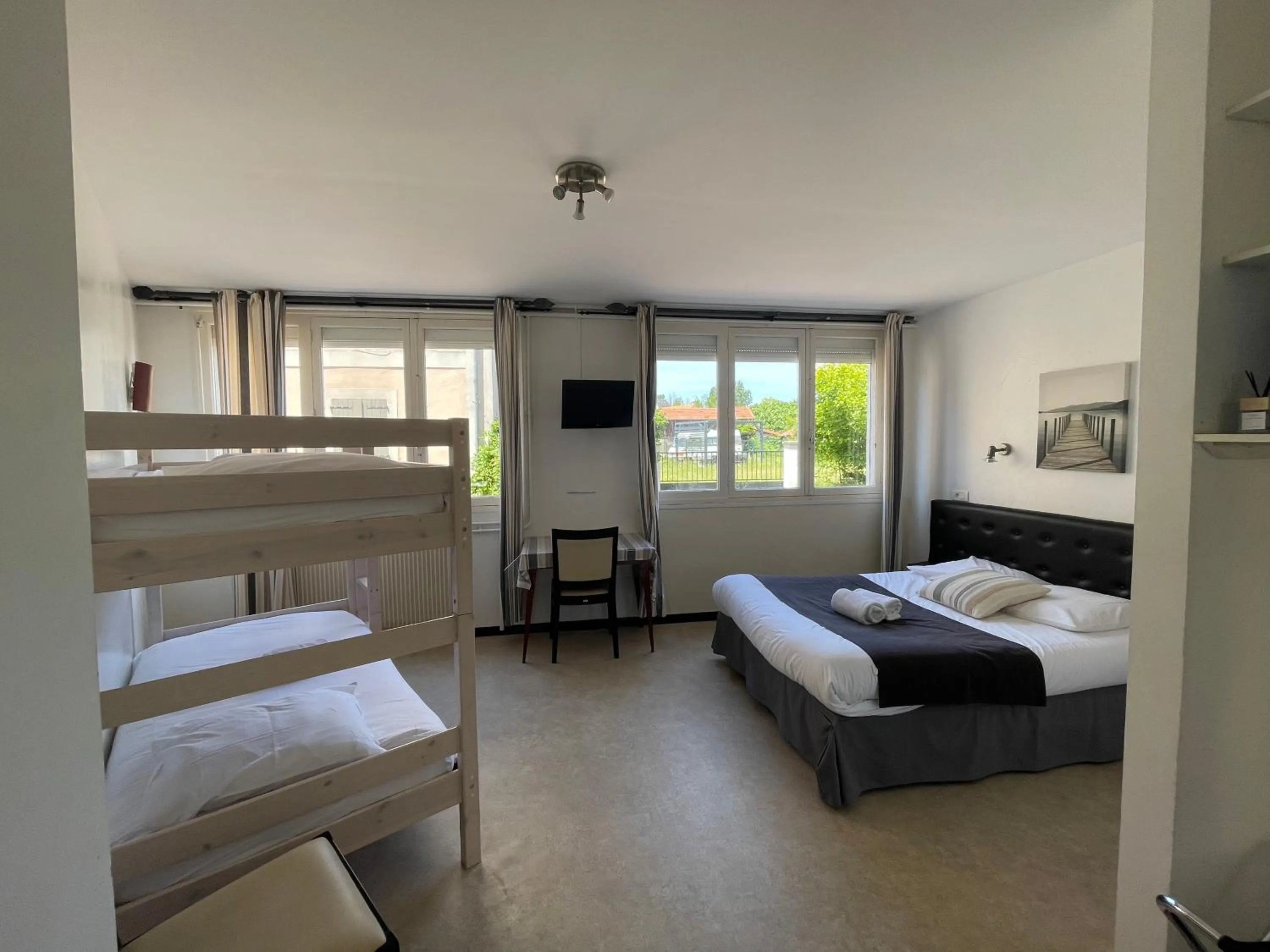 Bed in Auberge Les Mufliers - Hôtel Les Forges