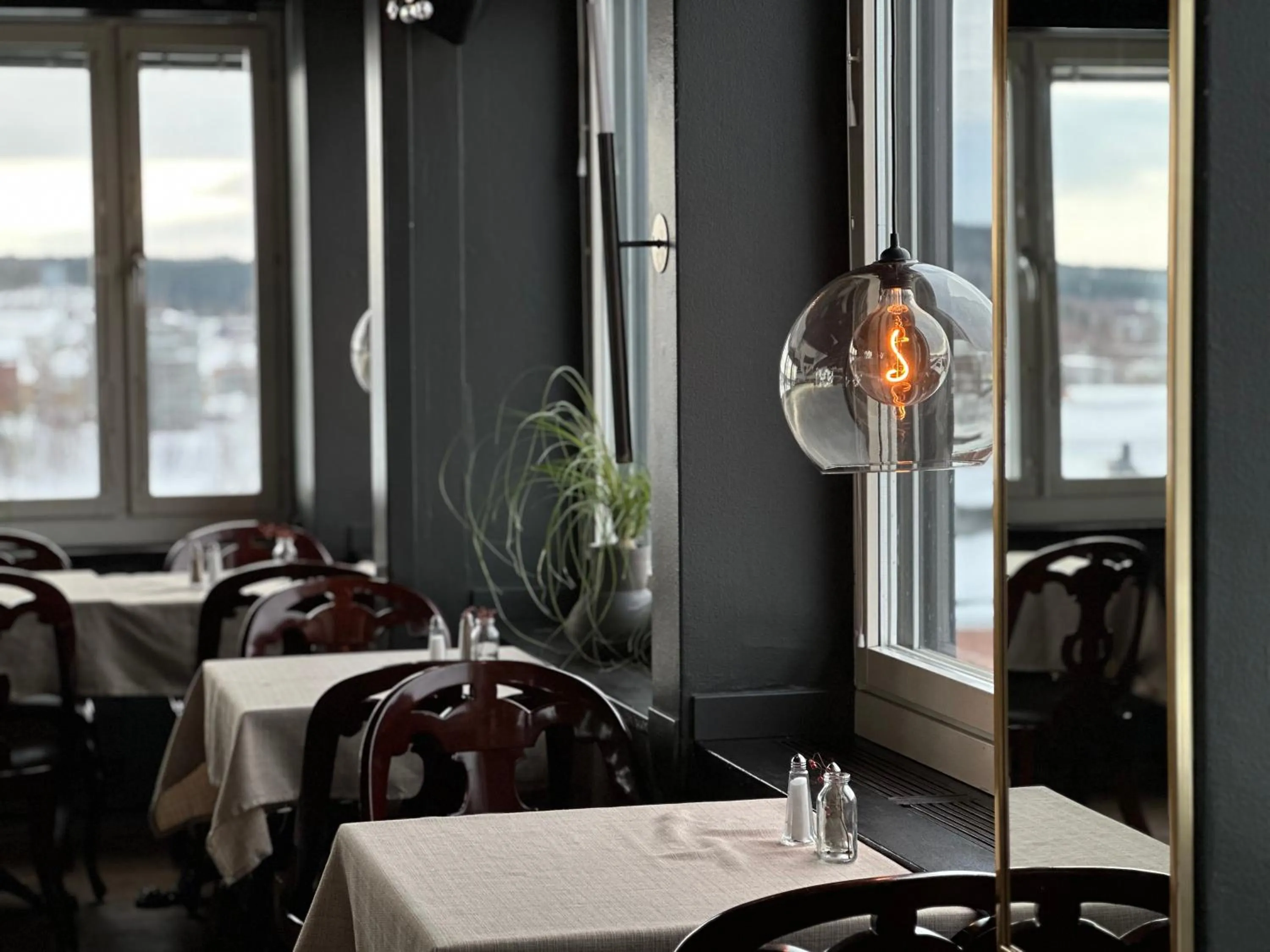 Restaurant/places to eat in Hotel Victoria