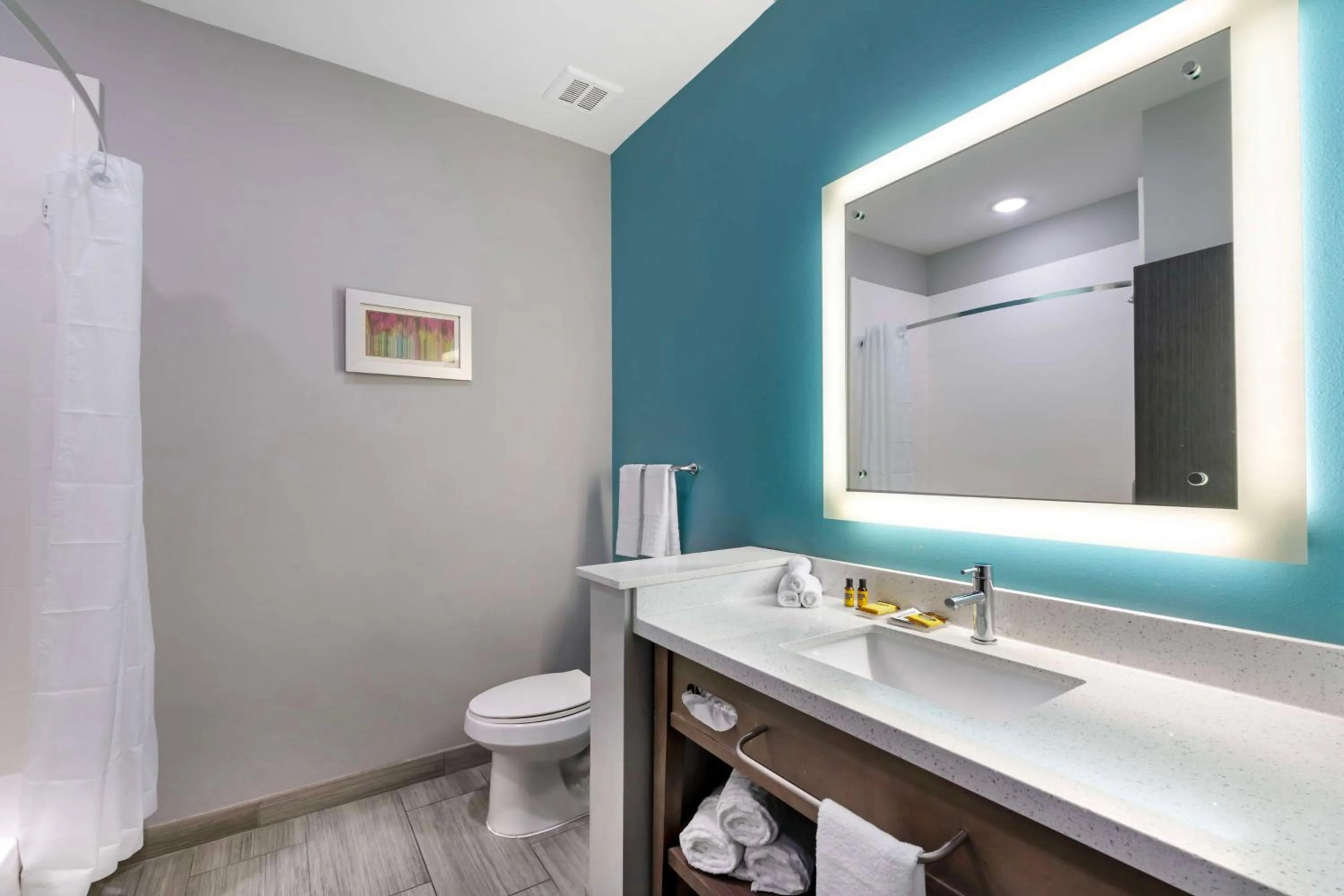 Bathroom in Best Western Plus Ruston Hotel