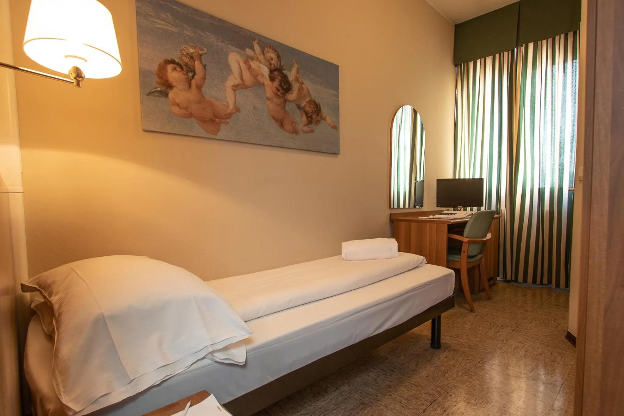 Photo of the whole room, Bed in Hotel Corona