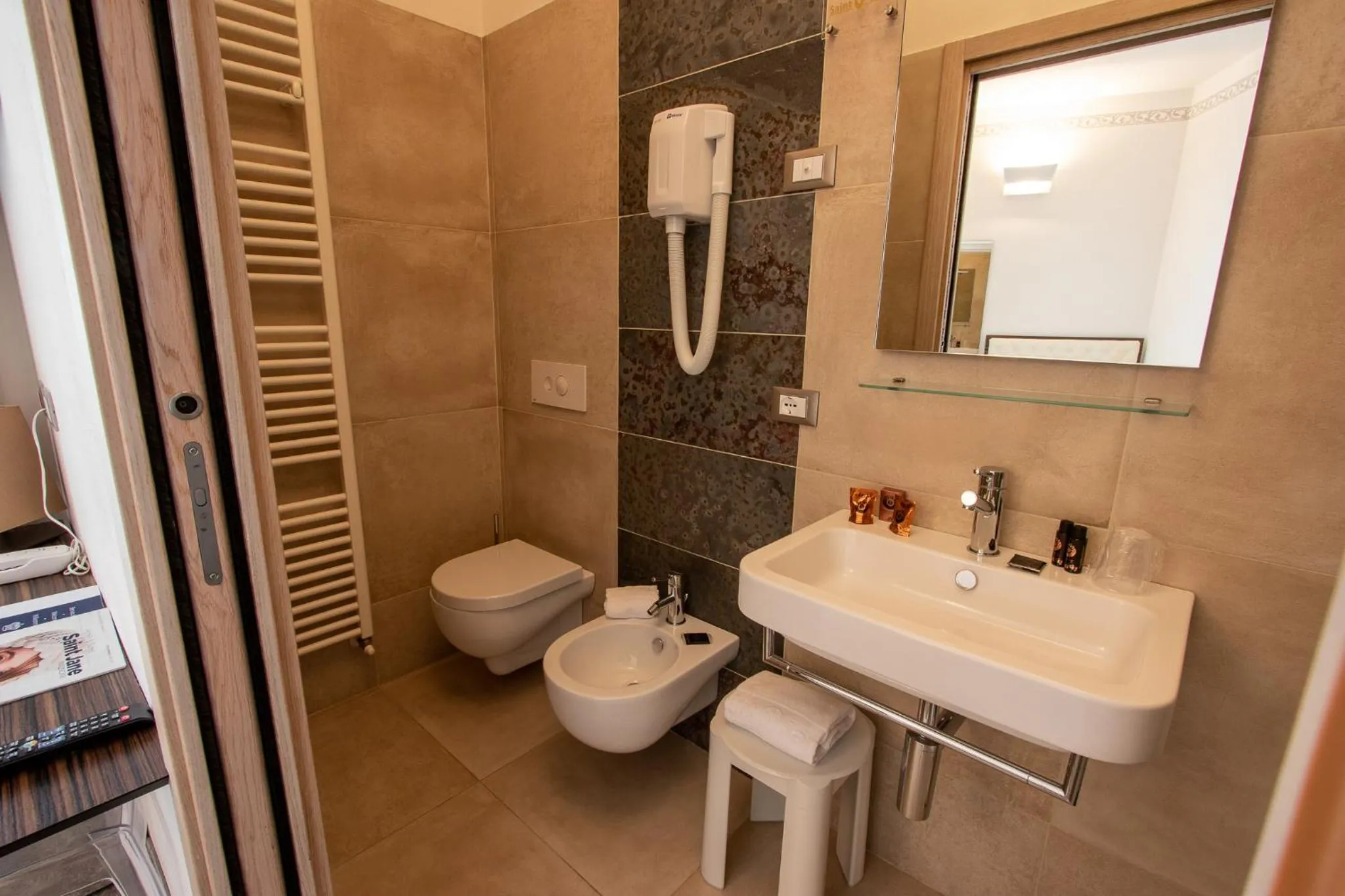 Bathroom in Hotel Corona