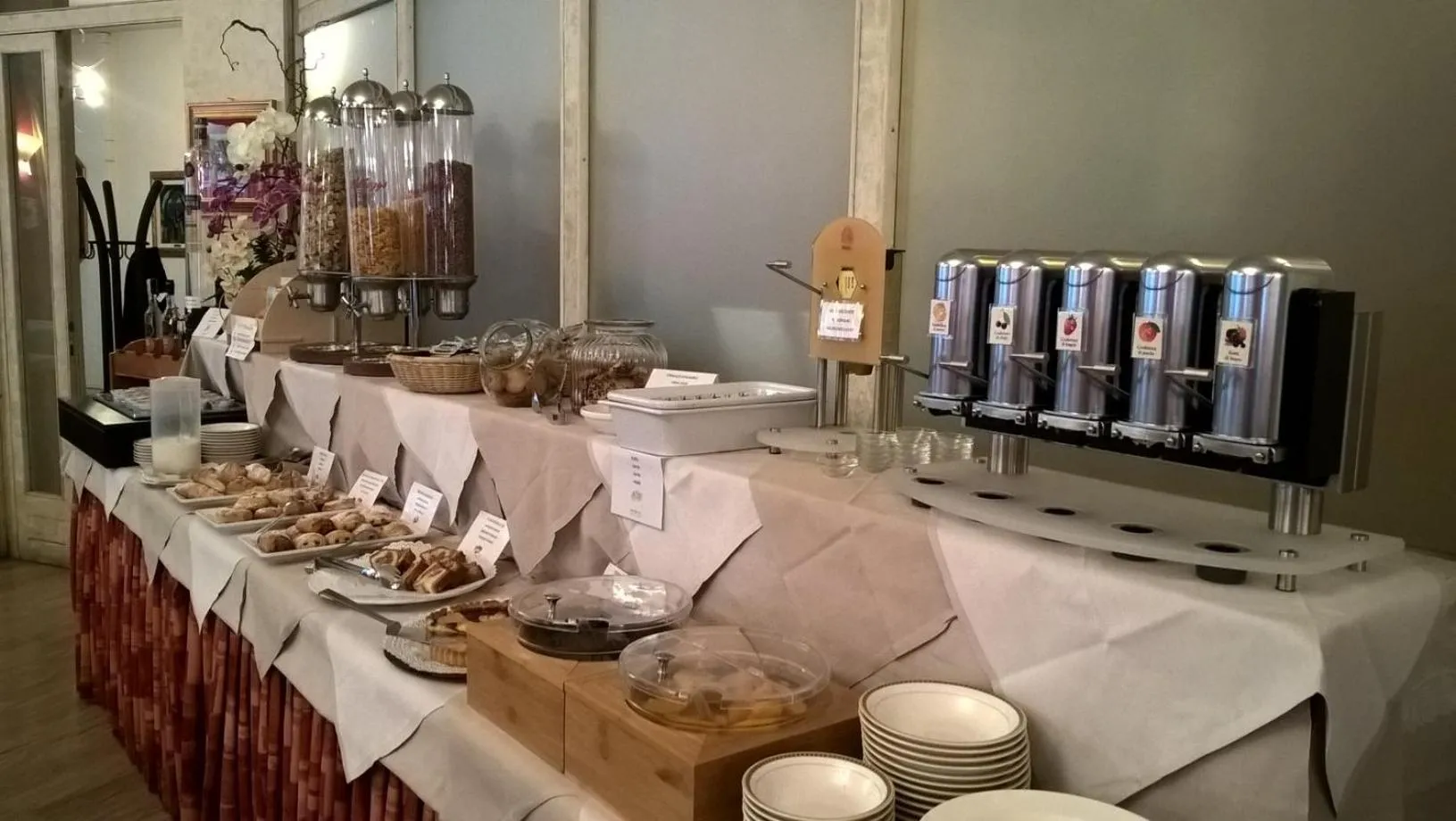 Breakfast in Hotel Corona