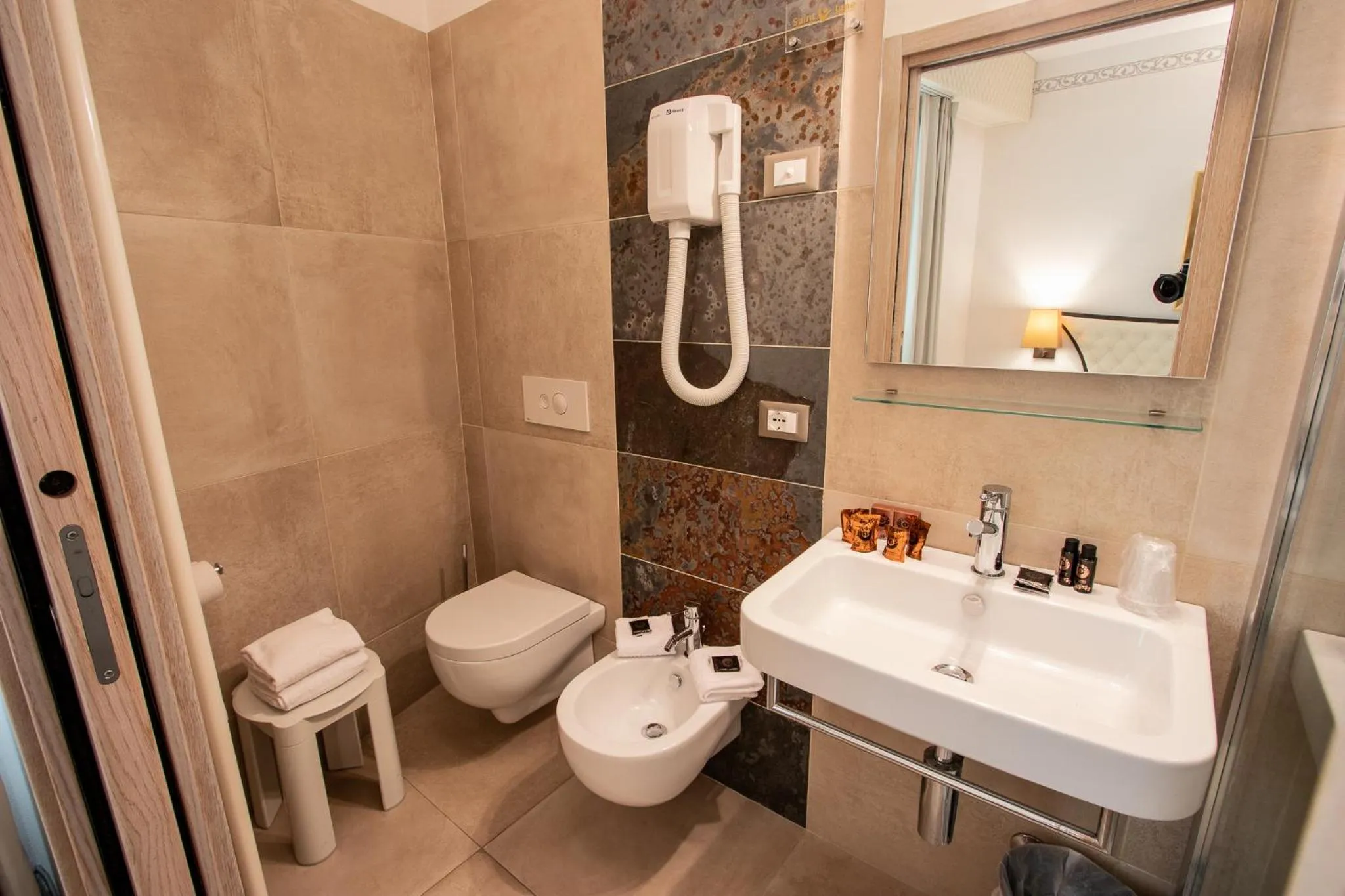 Bathroom in Hotel Corona