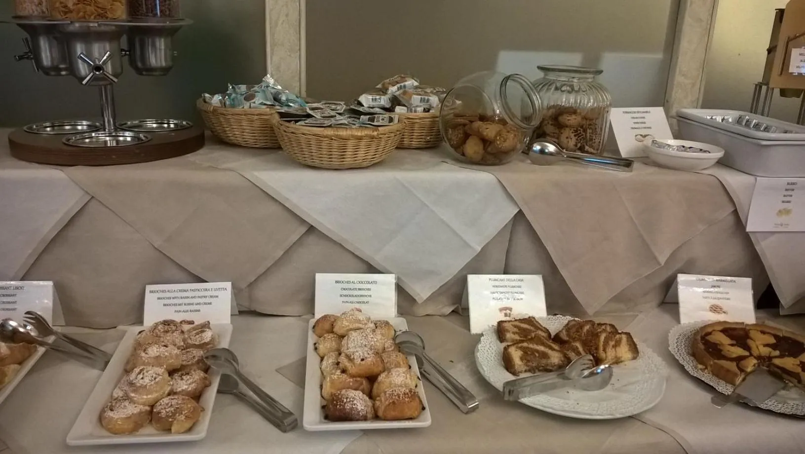 Breakfast in Hotel Corona