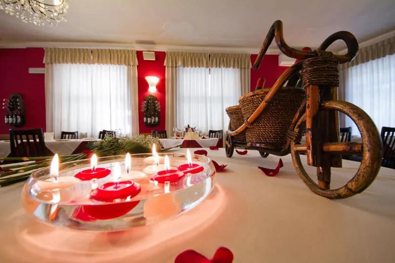 Restaurant/places to eat in Hotel Corona