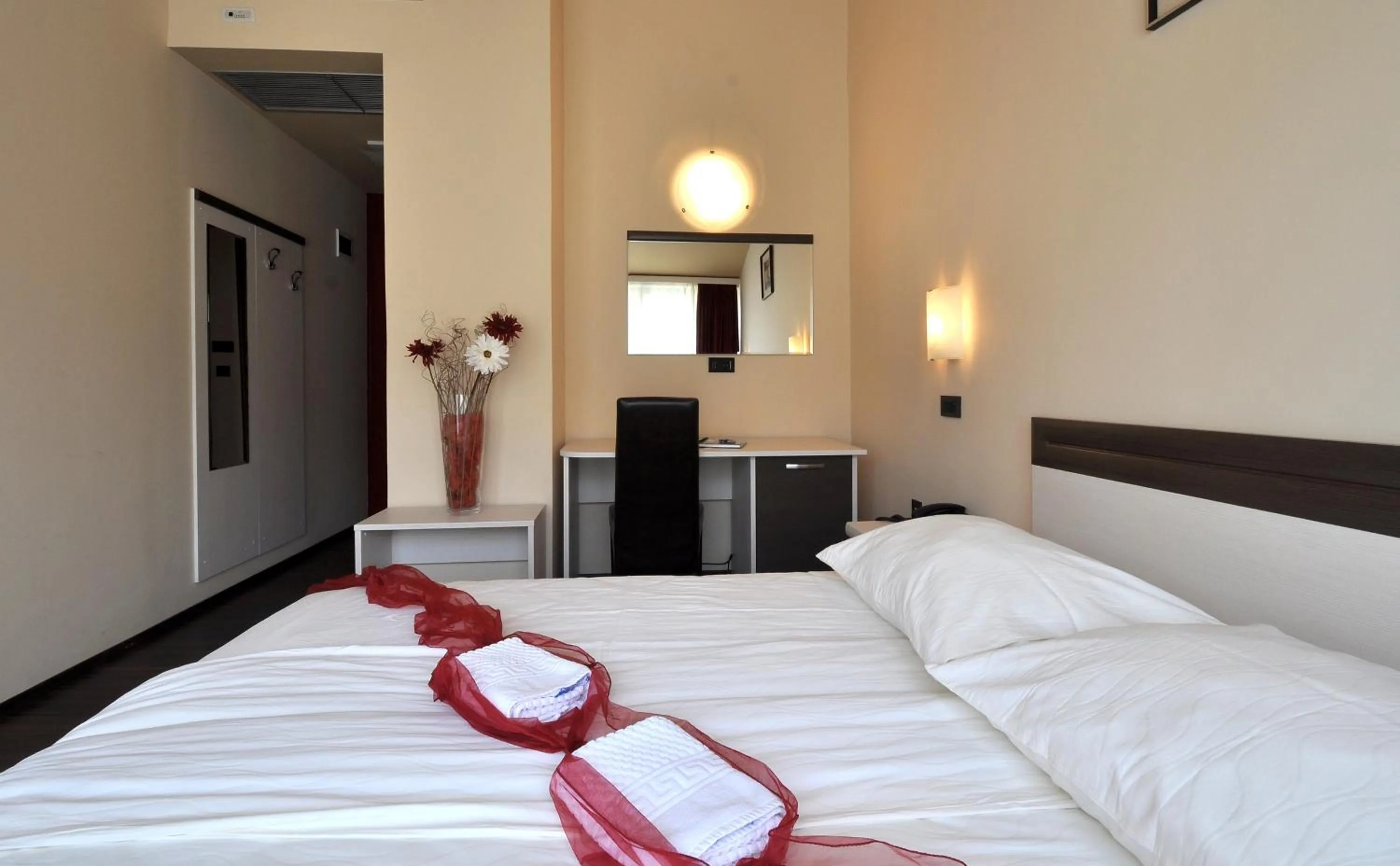 Seating area, Bed in Hotel Fontana