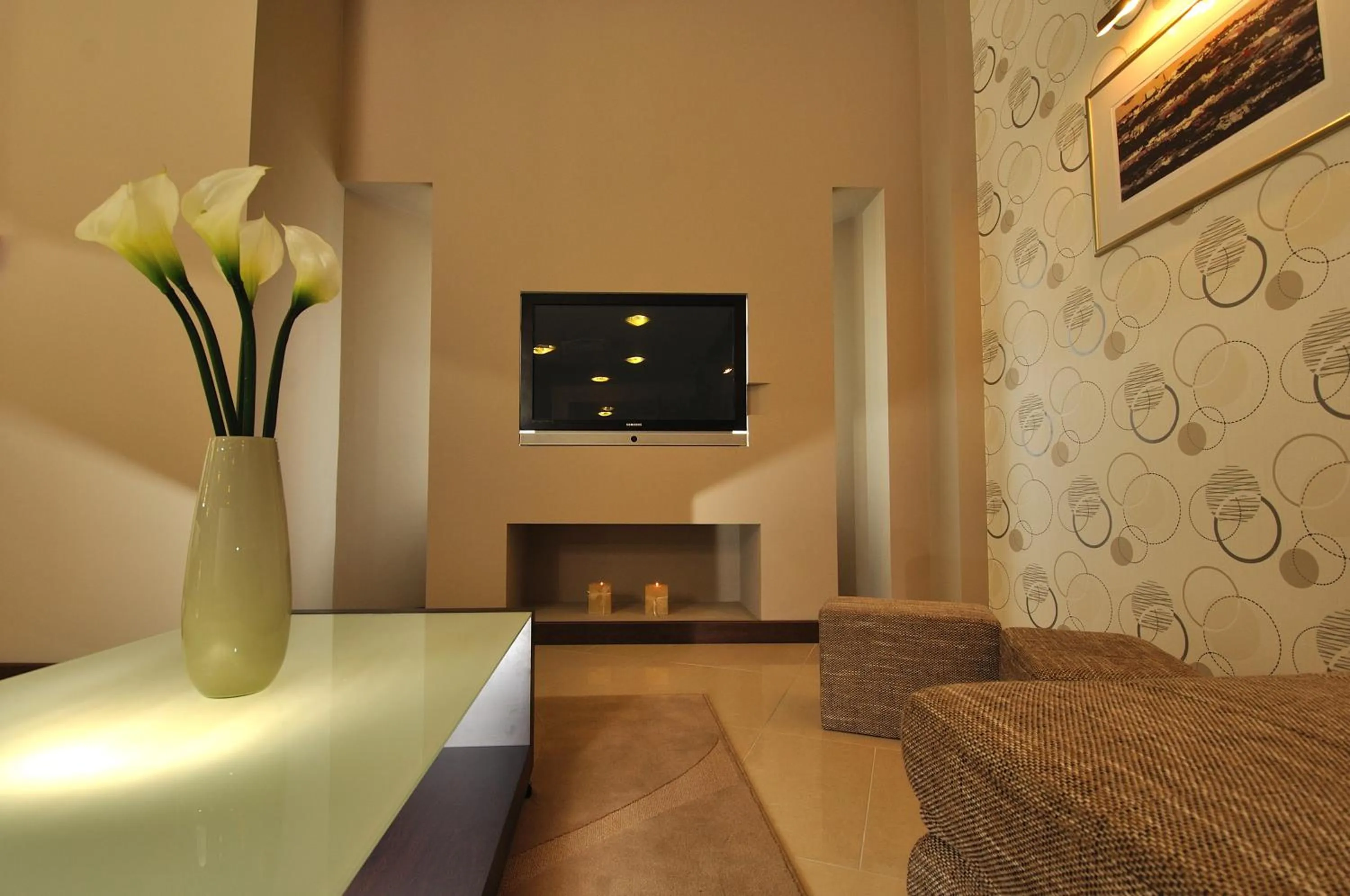 Communal lounge/ TV room in Hotel Fontana