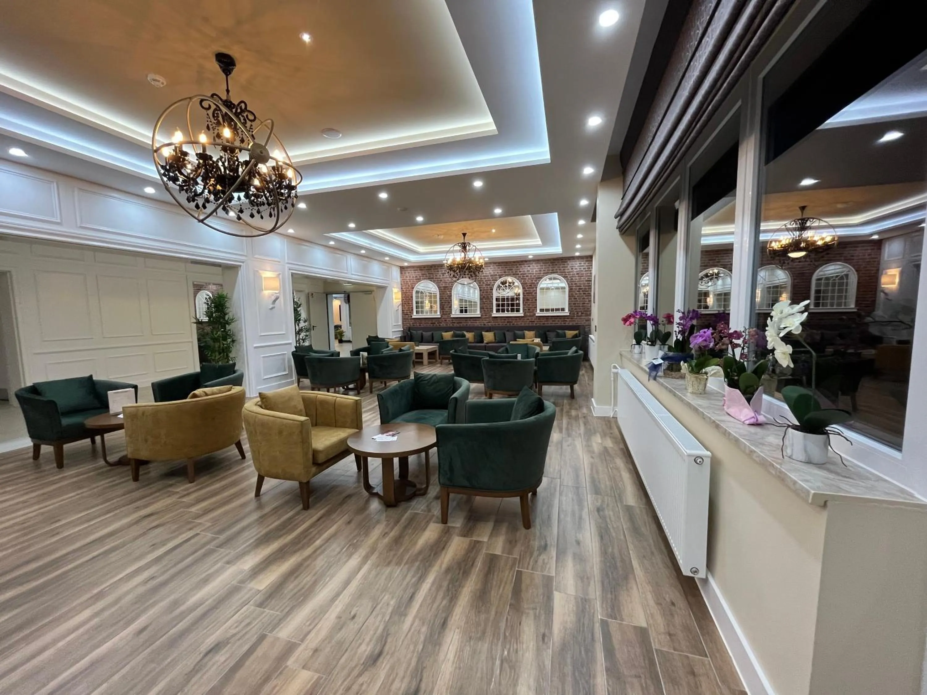 Communal lounge/ TV room in Hotel Schwarzbachtal Hideaway