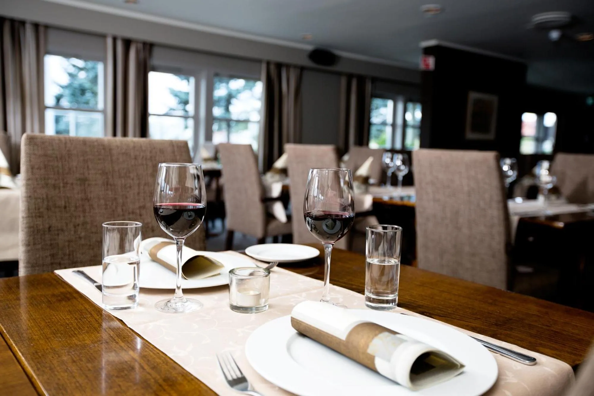 Restaurant/places to eat in Bryne Hotell