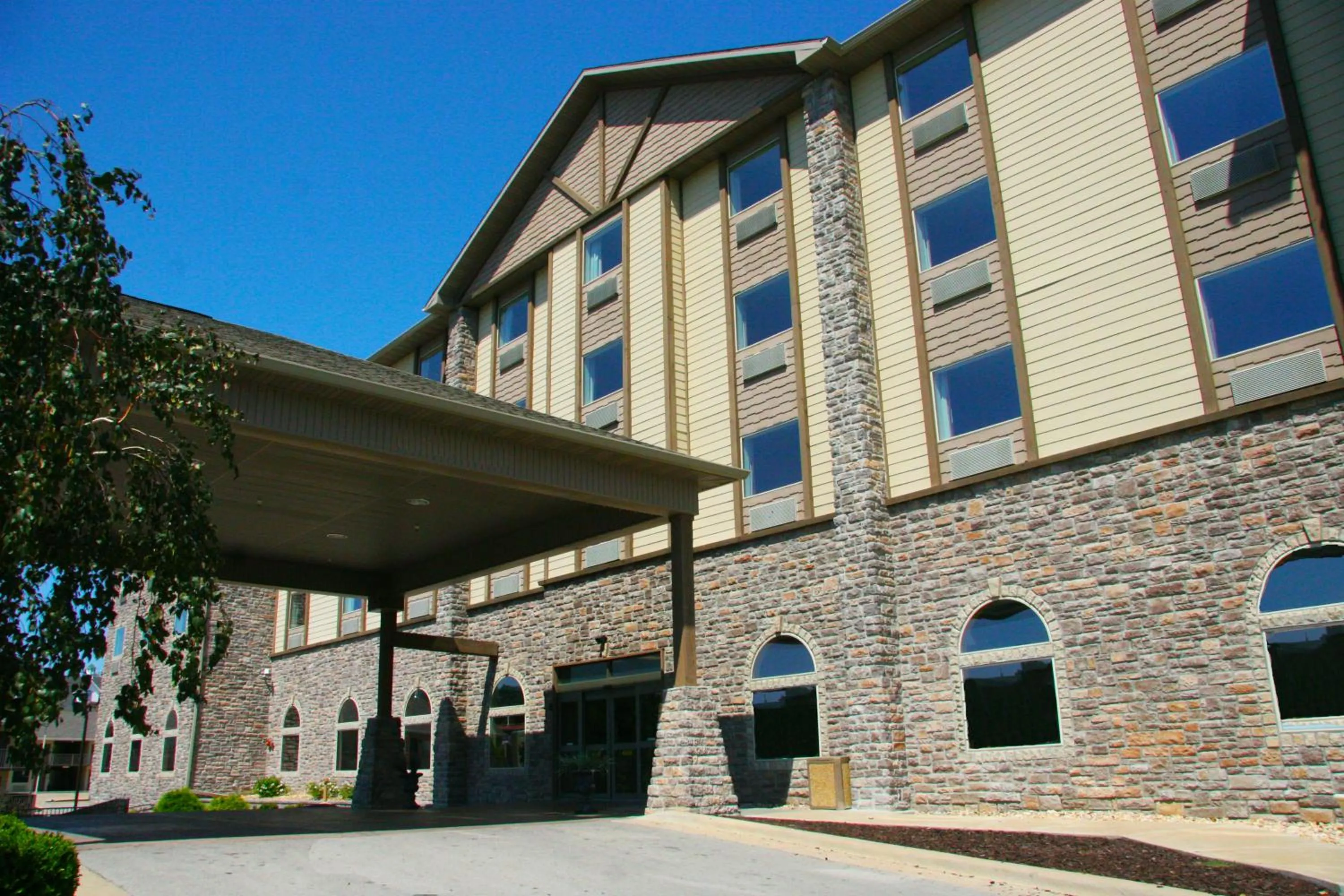 Property Building in Howard Johnson by Wyndham Branson