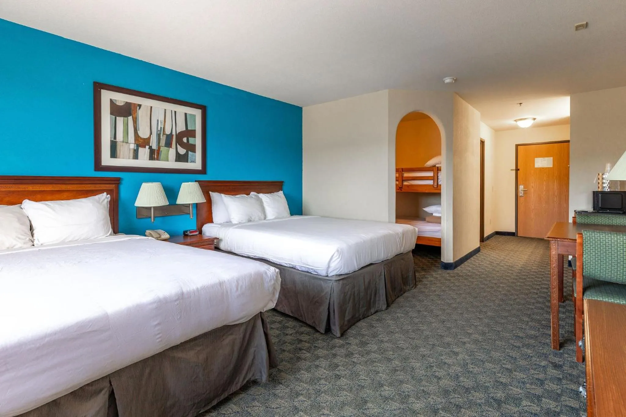 Bed in The Branson Waterpark Hotel