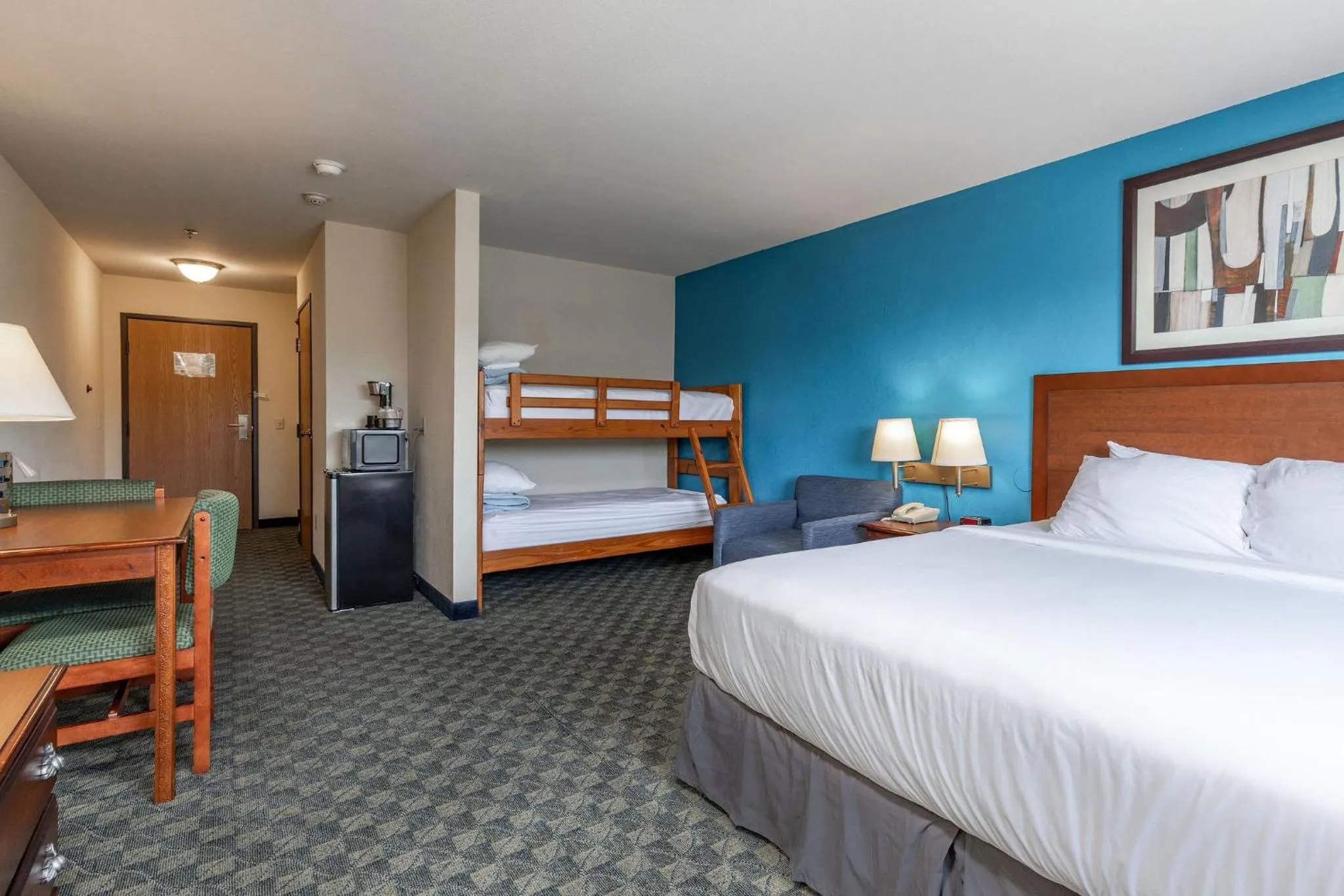 Bed in The Branson Waterpark Hotel